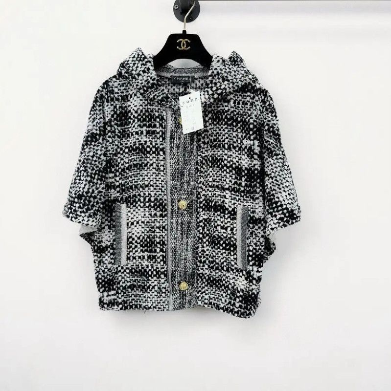 Chanel Chanel Gray Pullover Sweater for Women 0089 Size S / US 4 / IT 40 - 1 Thumbnail