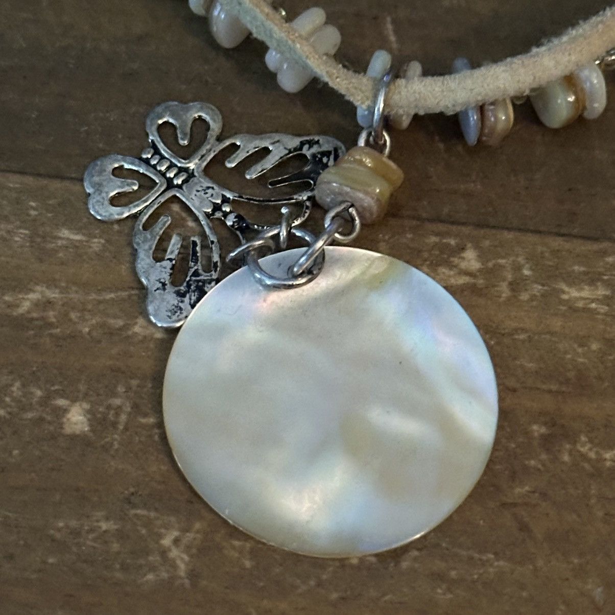 Other Double strand agate chip mother of pearl butterfly necklace Size ONE SIZE - 4 Thumbnail
