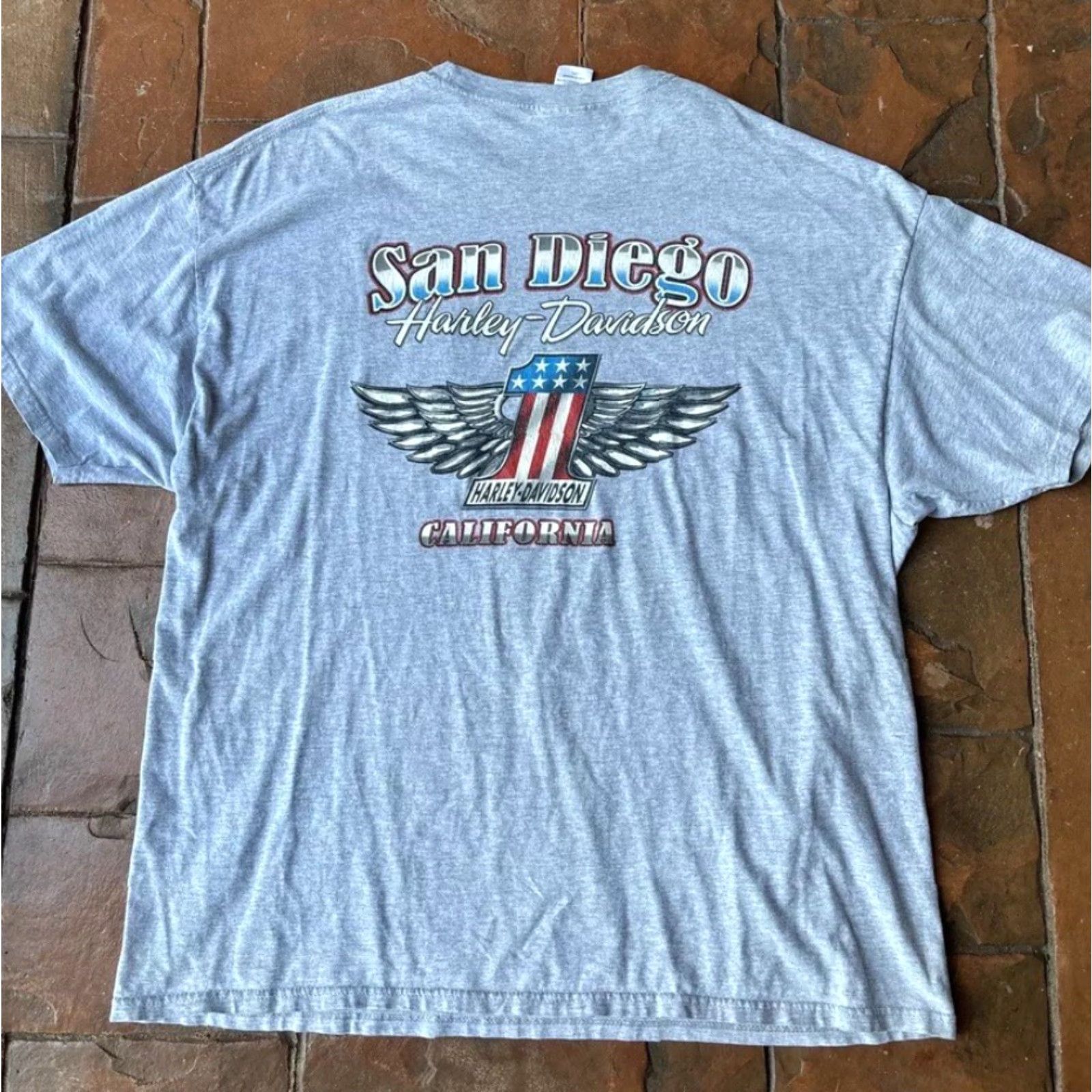 Harley Davidson VINTAGE Harley-Davidson T-Shirt 2XL Gray San Diego California #1 Wings Logo 90s Biker Mens Size US XXL / EU 58 / 5 - 2 Thumbnail
