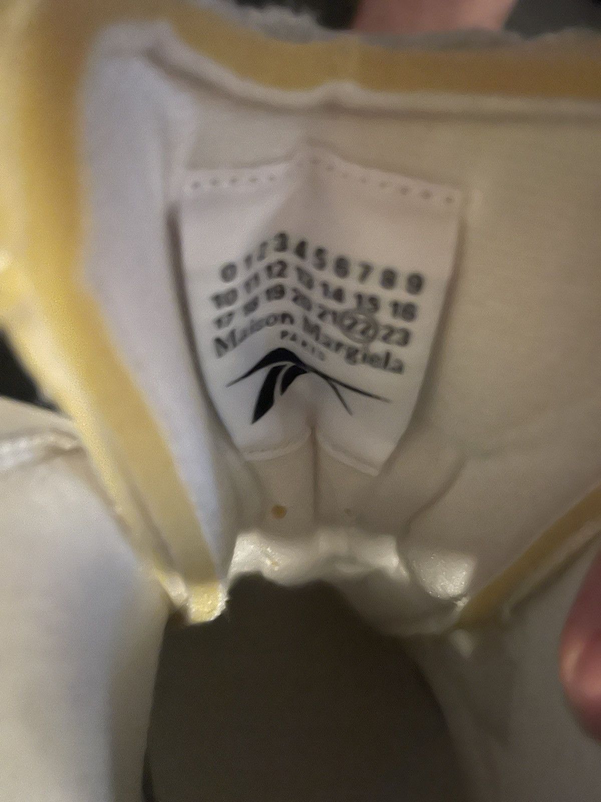 Maison Margiela × Reebok 2022 Maison Margiela x Question Mid ‘Memory Off -White Size US 8 / EU 41 - 6 Thumbnail