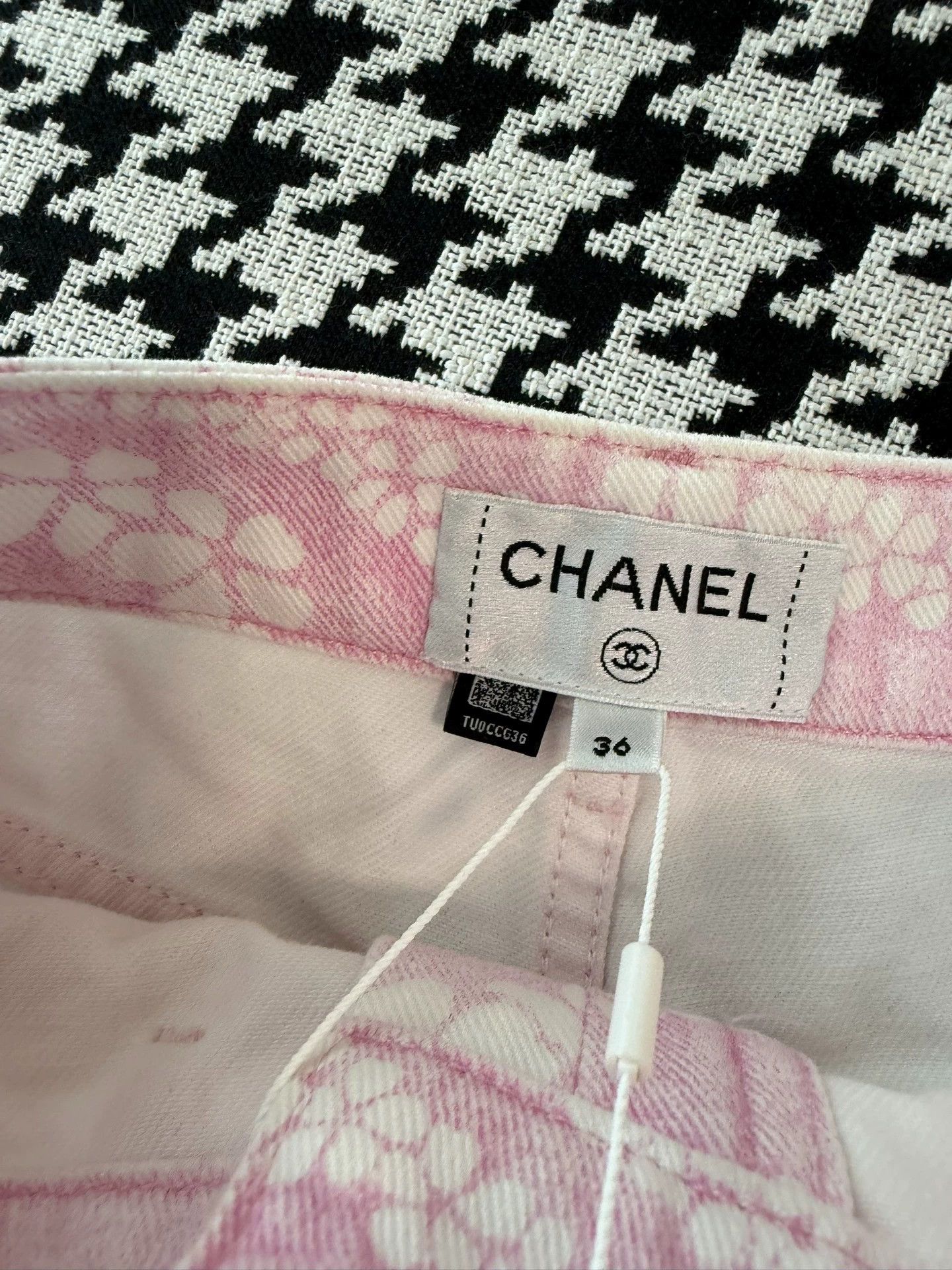 Chanel Chanel 25 Coco Beach Pink Floral Shorts 36 Size 26" / US 2 / IT 38 - 7 Thumbnail