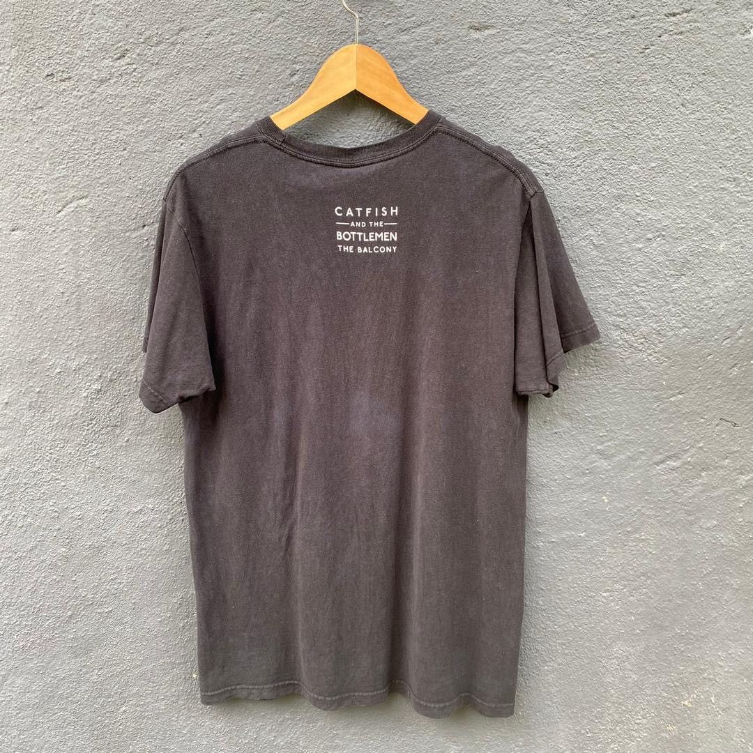 Band Tees Thrashed Faded Vintage Catfish And The Bottlemen Band Tee Size US L / EU 52-54 / 3 - 3 Thumbnail