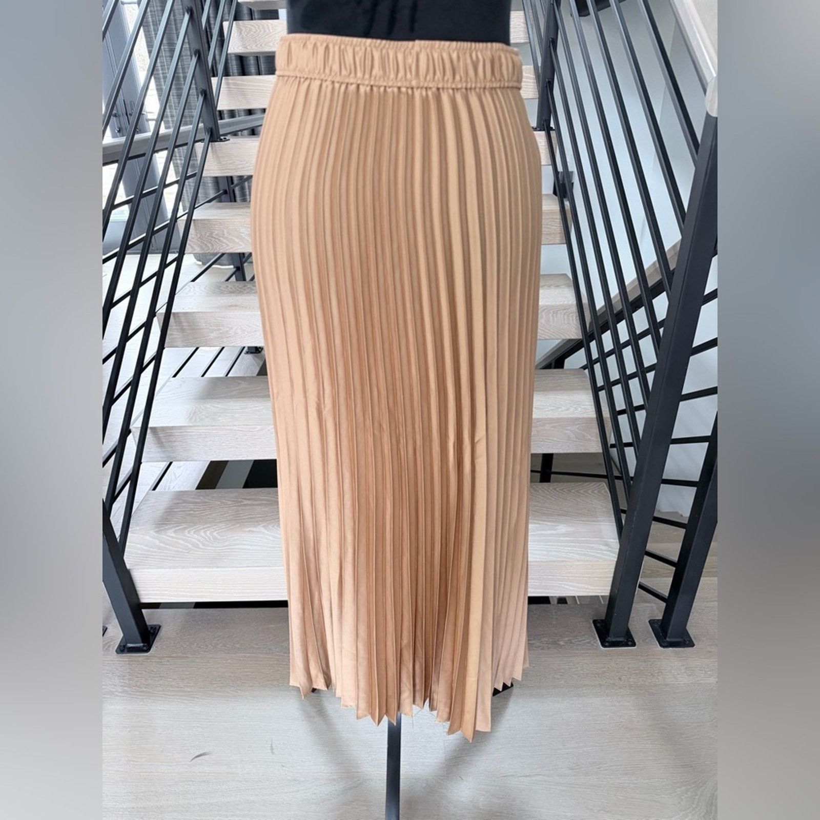 Other New High Waisted Satin Drawstring Tan Pleated Skirt size S Size 27" / US 4 / IT 40 - 5 Thumbnail