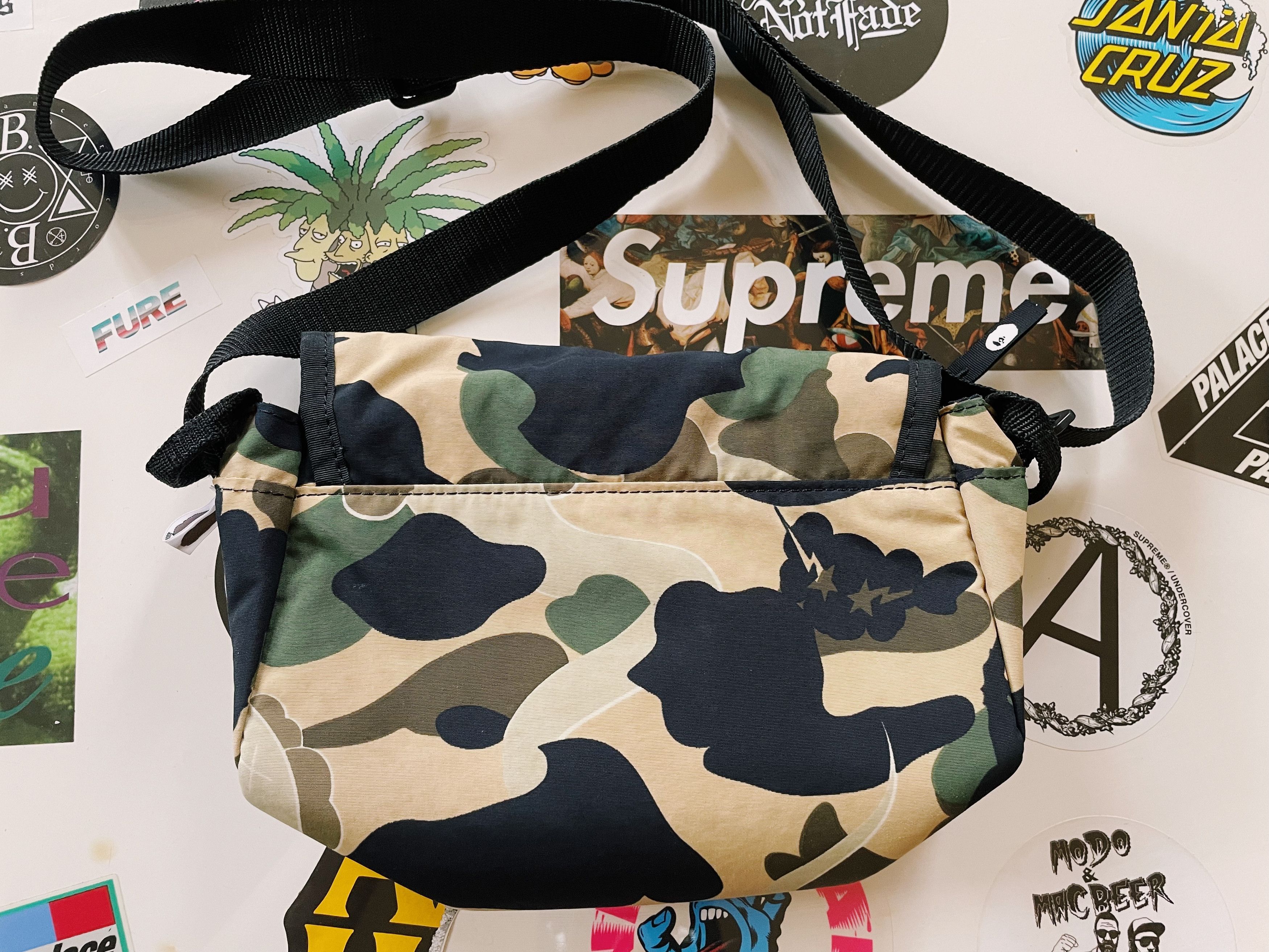 Bape × Kaws Vintage Y2K A Bathing Ape X KAWS Bendy Camo Crossbody Bag Size ONE SIZE - 3 Thumbnail