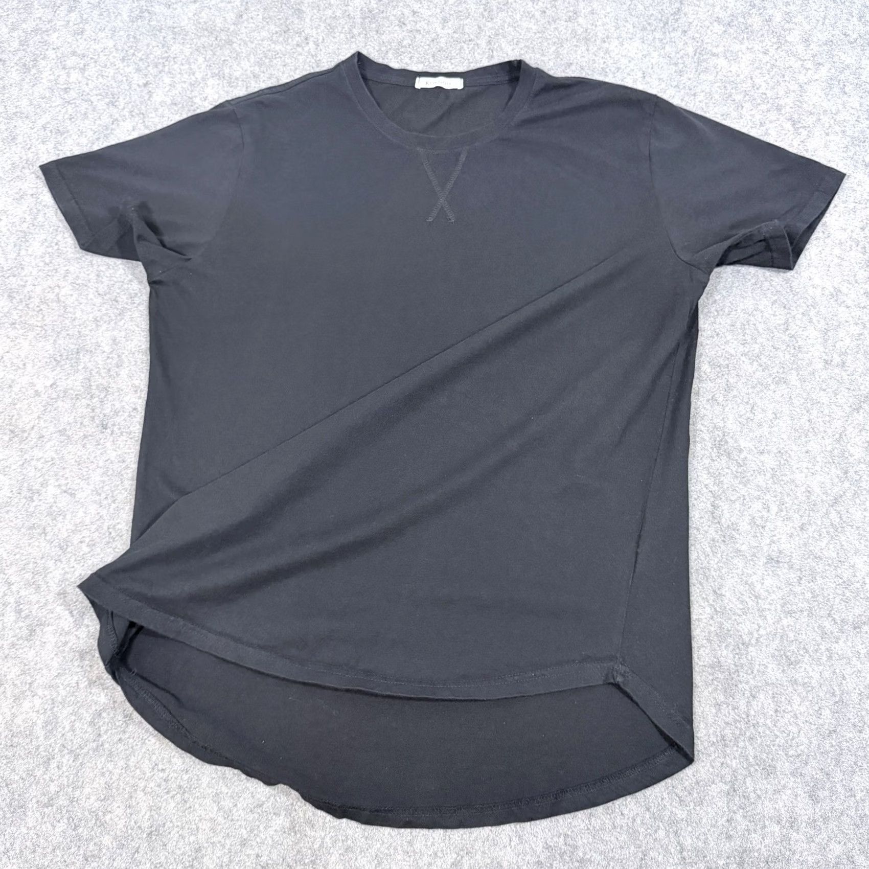 Vintage Kliegou T-Shirt Men's L Black Casual Crew-Neck Short Sleeve Pullover Size L Regular Fit Front Length 28 in Chest 45.5 in Graphic? No Pattern Solid Size US L / EU 52-54 / 3 - 2 Thumbnail