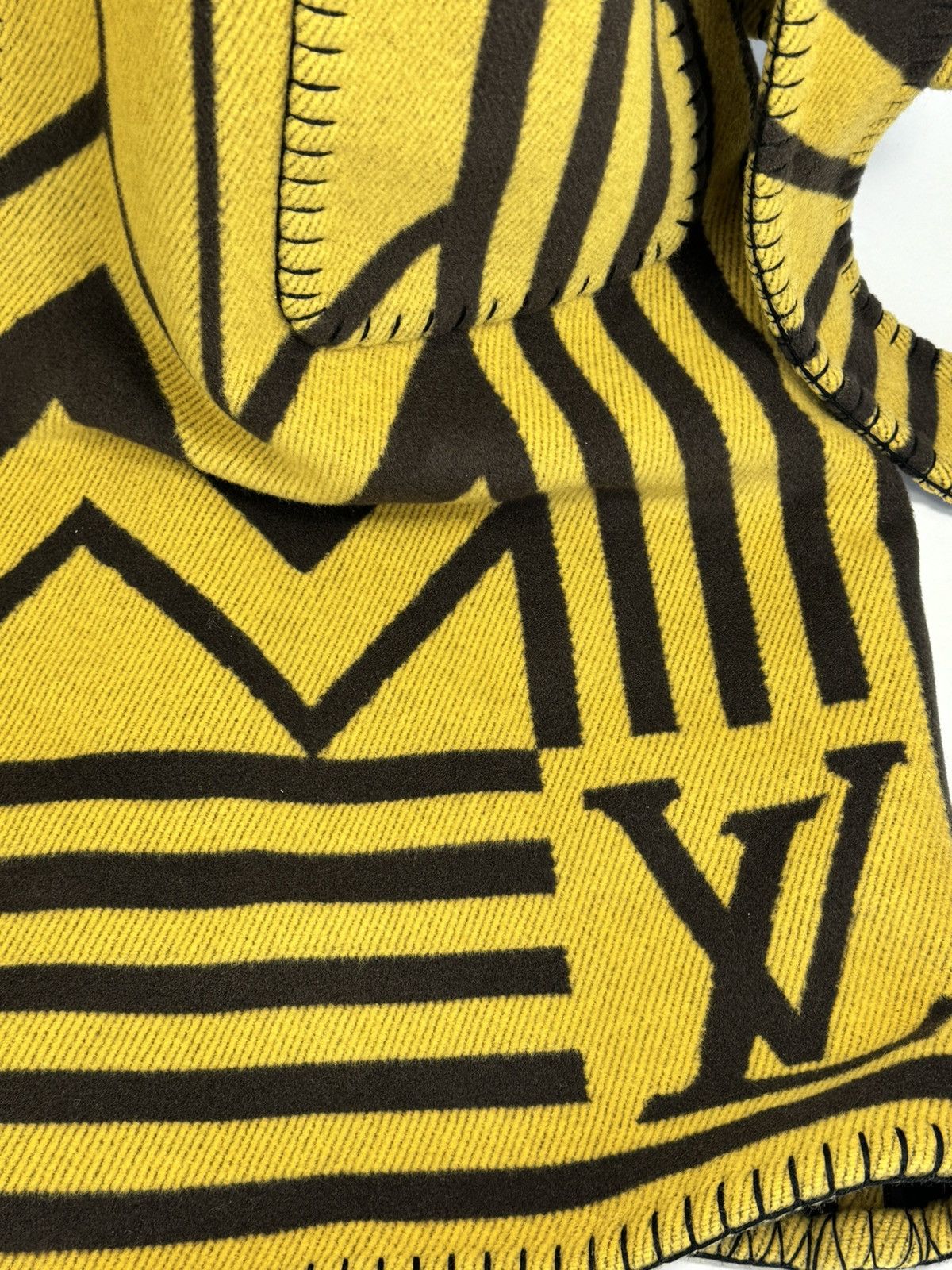 Louis Vuitton WOOL AND CASHMERE BLANKET COAT N- 1AFJXL (RARE) Size US XL / EU 56 / 4 - 6 Thumbnail