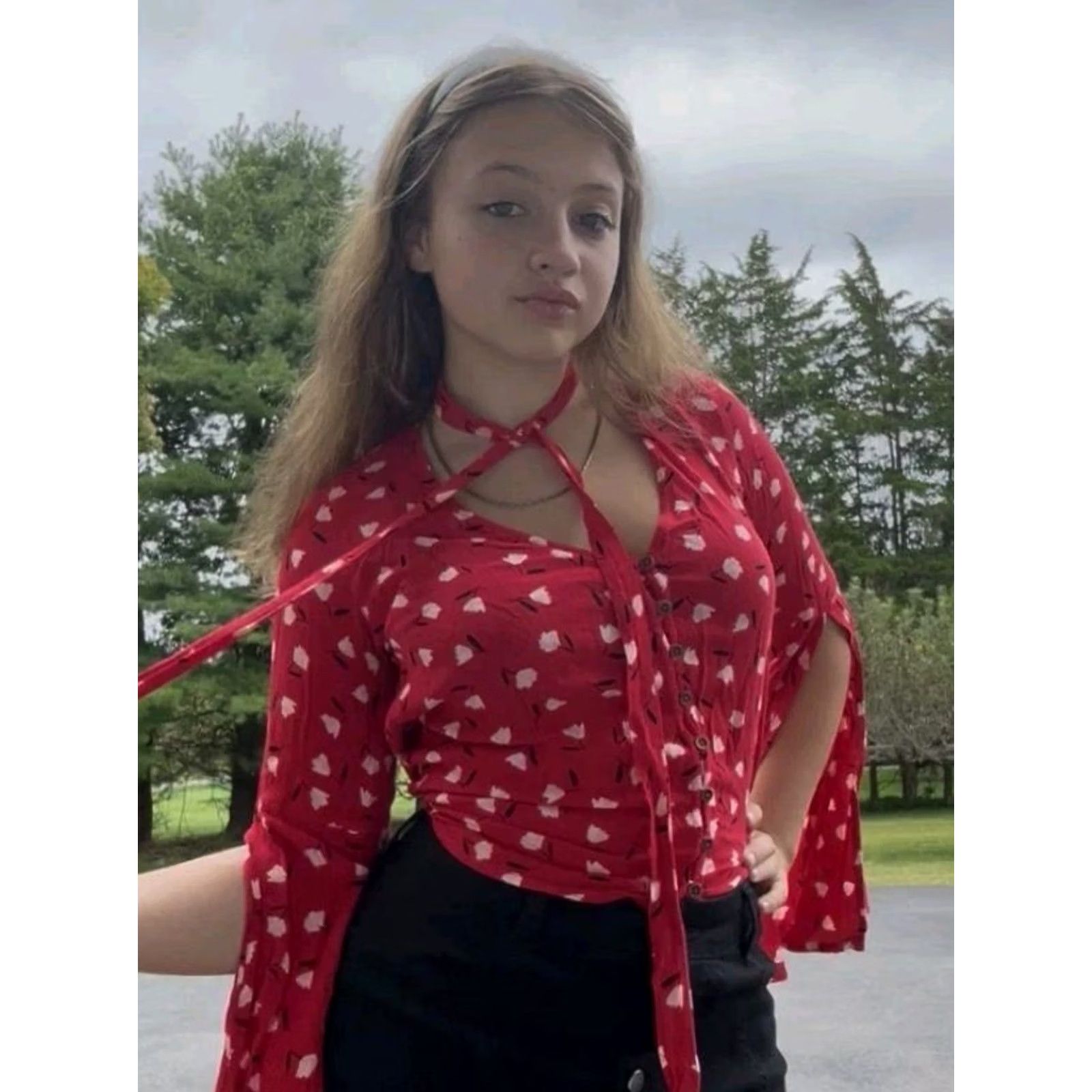 Billabong Billabong Red & White Mini Floral Bell Sleeve Blouse Med Button Up Tie Neck Size M / US 6-8 / IT 42-44 - 2 Thumbnail