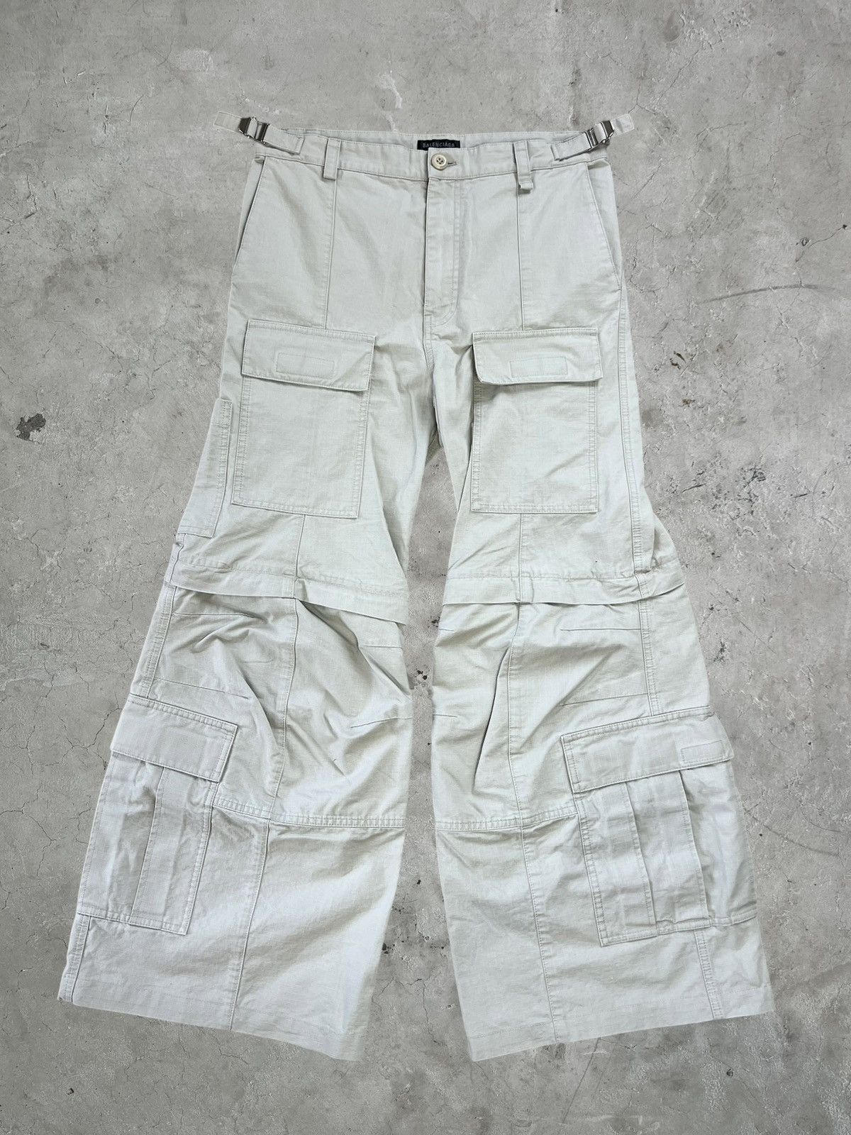 Balenciaga Balenciaga Flared Cargo Pants Size US 31 - 1 Thumbnail