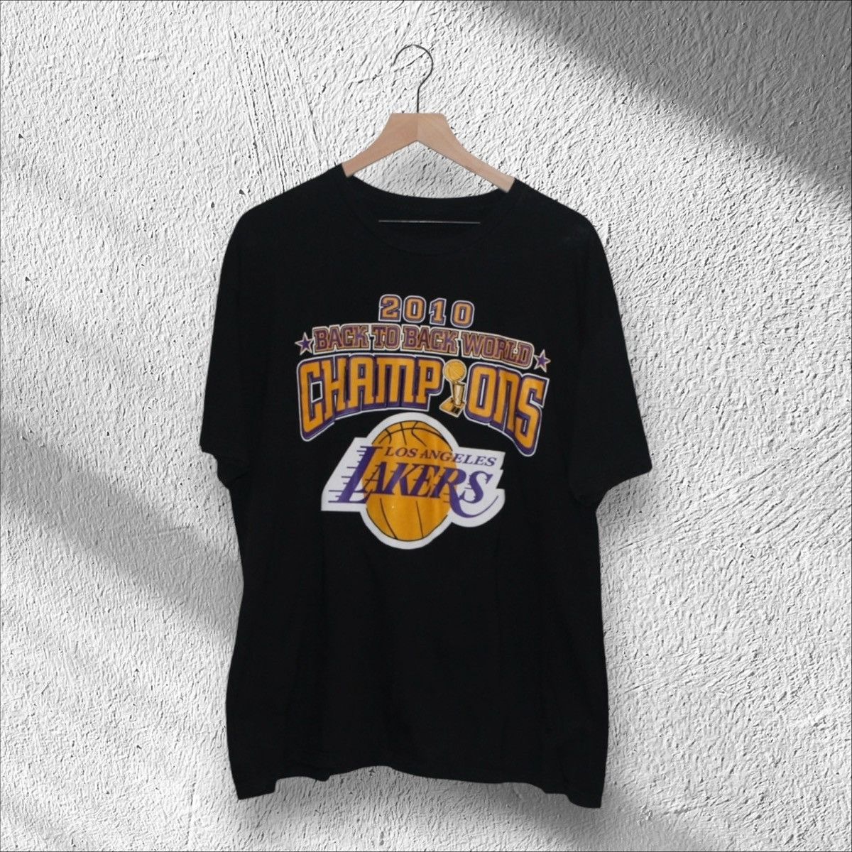 Vintage Vintage 2010 Los Angeles Lakers Back to Back Champions Shirt Size US XL / EU 56 / 4 - 1 Thumbnail