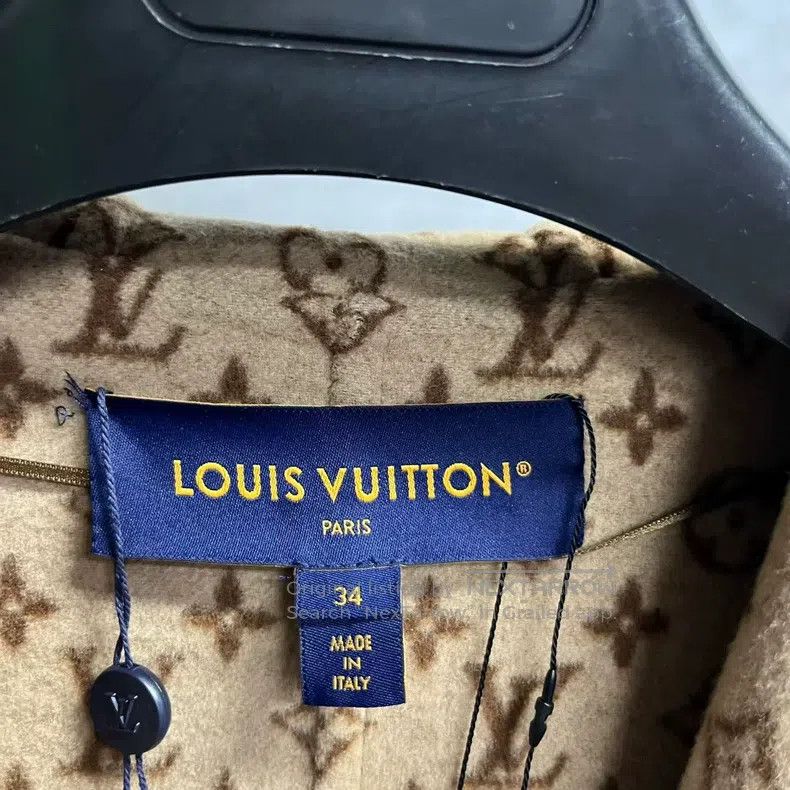 Louis Vuitton Louis Vuitton Brown Logo Letter Reversible Hooded Lace Up Size XXS / US 00 / IT 34 - 2 Thumbnail