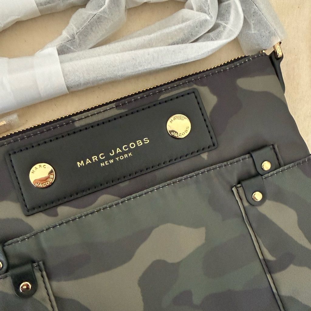 Marc Jacobs Marc Jacobs Preppy Swing Nylon Flat Crossbody Bag ~NWT~ Camo Size ONE SIZE - 4 Thumbnail