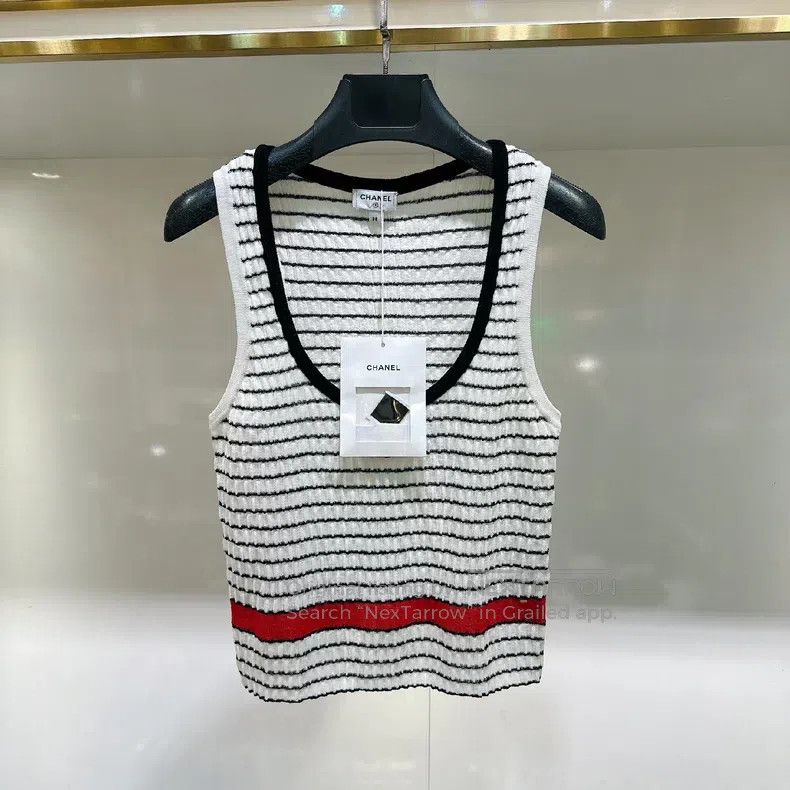 Chanel Chanel Black and white striped sleeveless vest Size XS / US 0-2 / IT 36-38 - 1 Thumbnail