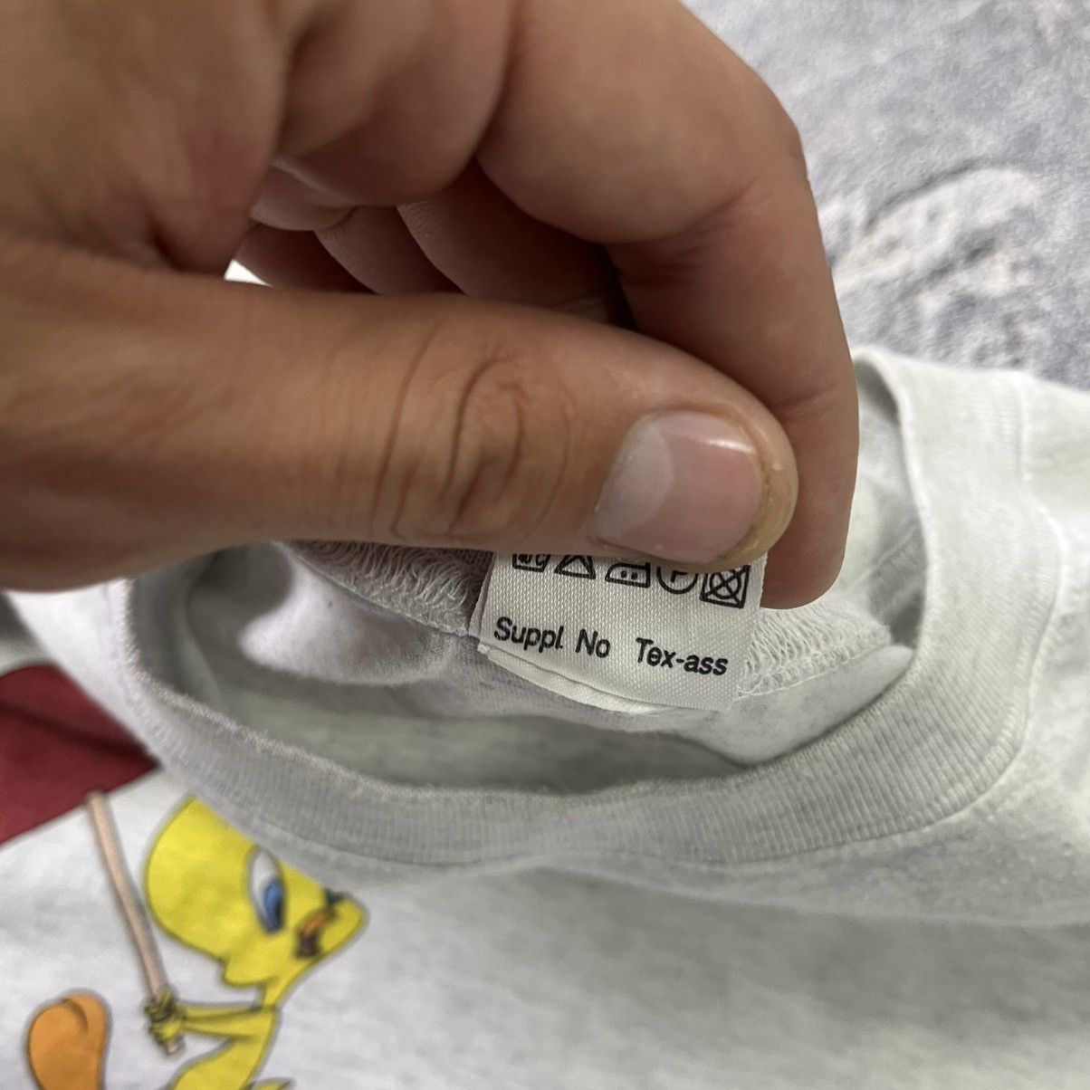 Vintage Vintage 1996 Tweety Bird Sylevester Looney T-Shirt Size US L / EU 52-54 / 3 - 6 Thumbnail