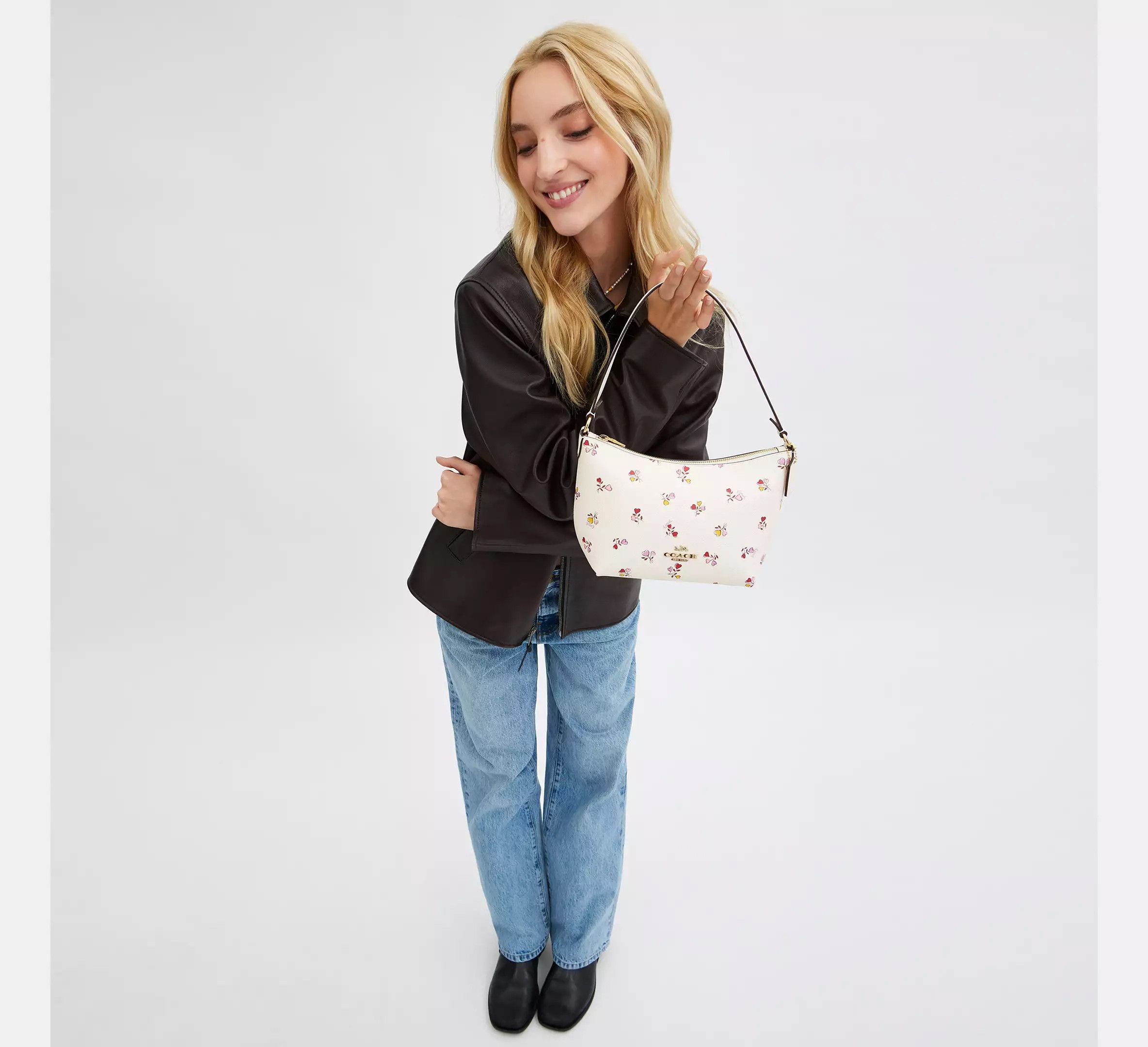 Coach NWT Coach Zip Top Shoulder Bag With Heart Print CW392 Size ONE SIZE - 8 Thumbnail