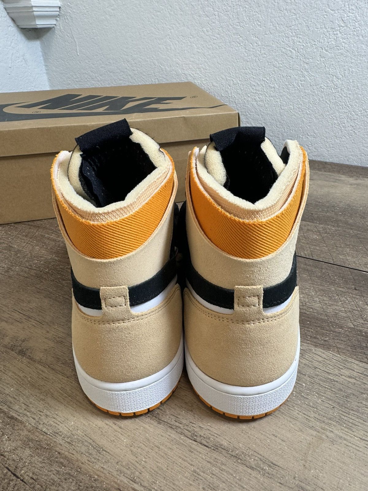 Jordan Brand Air Jordan 1 Zoom Comfort High Pumpkin Spice Size 10.5 Mens Size US 10.5 / EU 43-44 - 4 Thumbnail