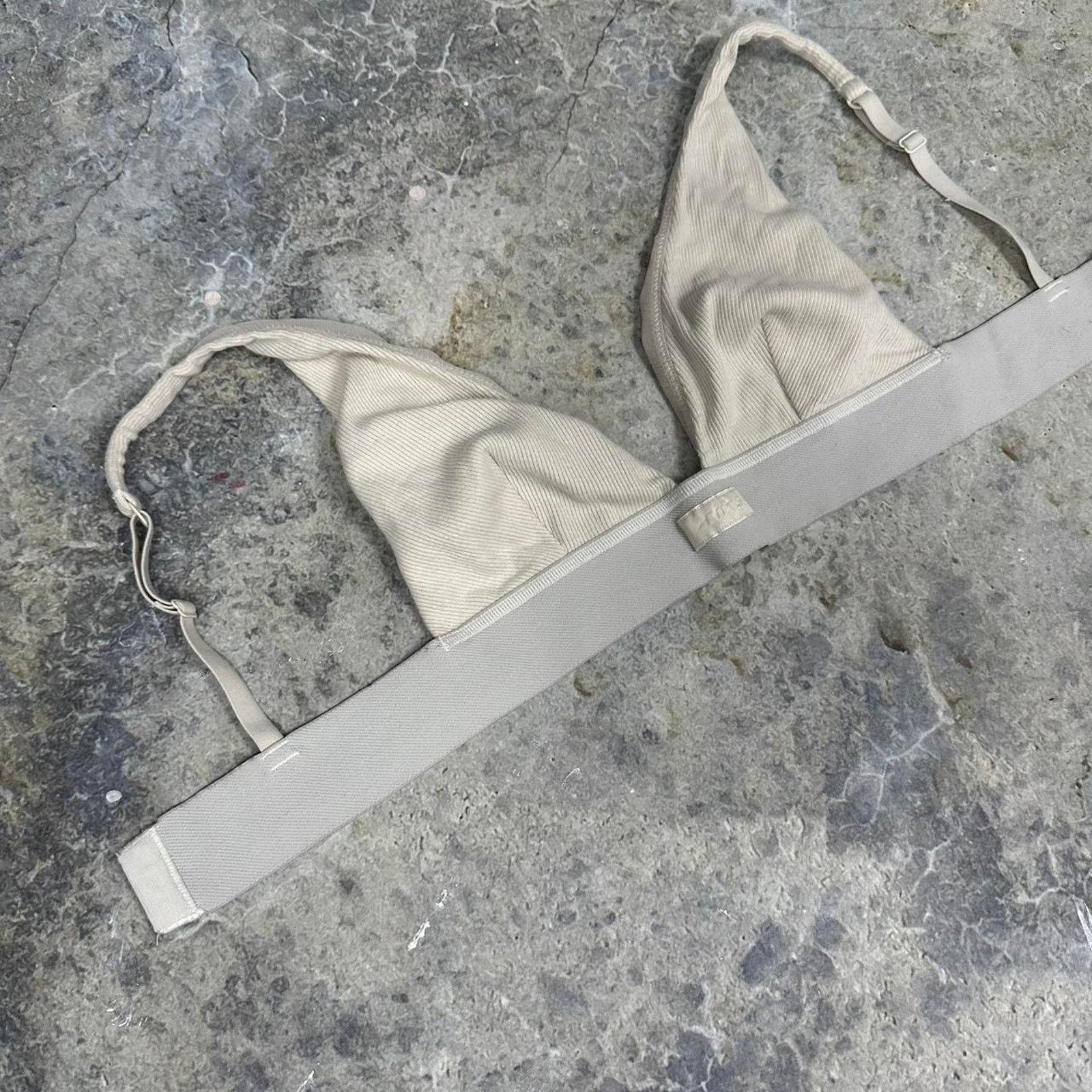 SKIMS Skims BRa Size ONE SIZE - 3 Thumbnail