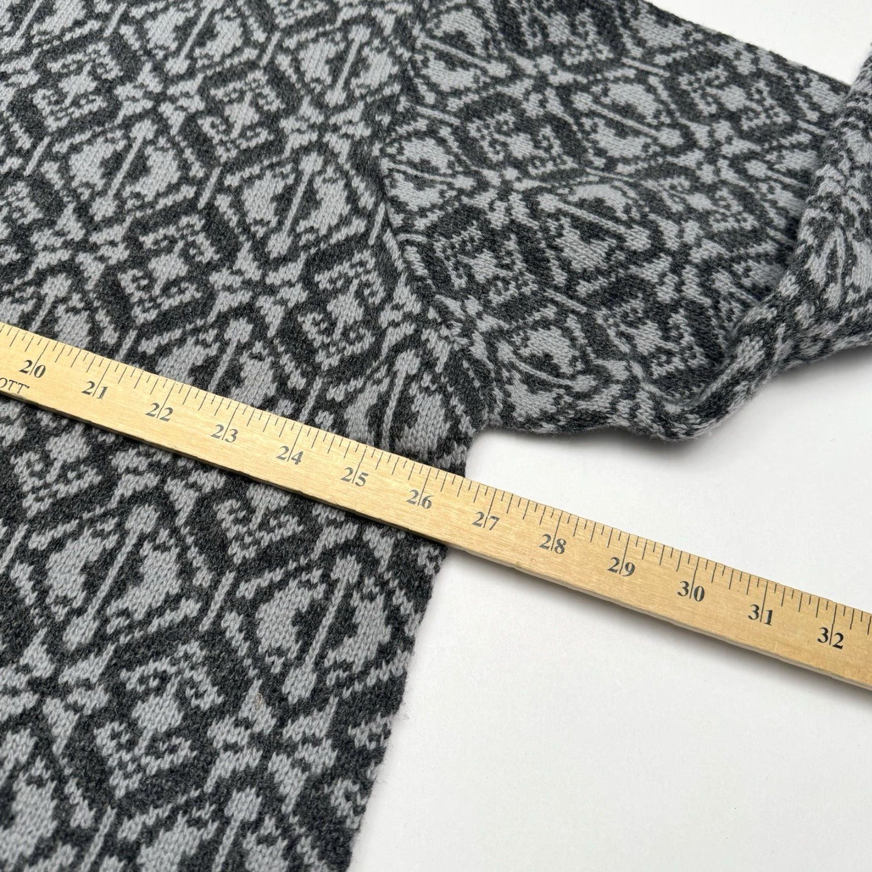 Gap GAP Men’s XL Grey 100% Lambswool V-Neck Sweater Geometric Y2K 2001 Pullover Mens Size US XL / EU 56 / 4 - 6 Thumbnail