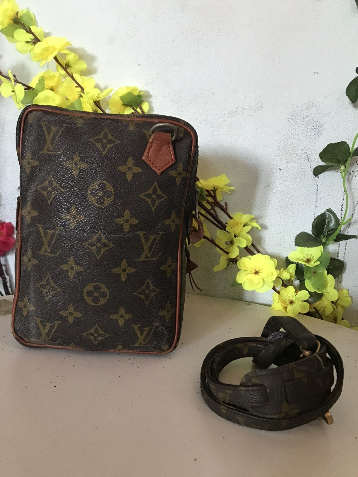 Louis Vuitton Amazon Crosbody Bag Vintage Louis Vuitton Size ONE SIZE - 2 Thumbnail