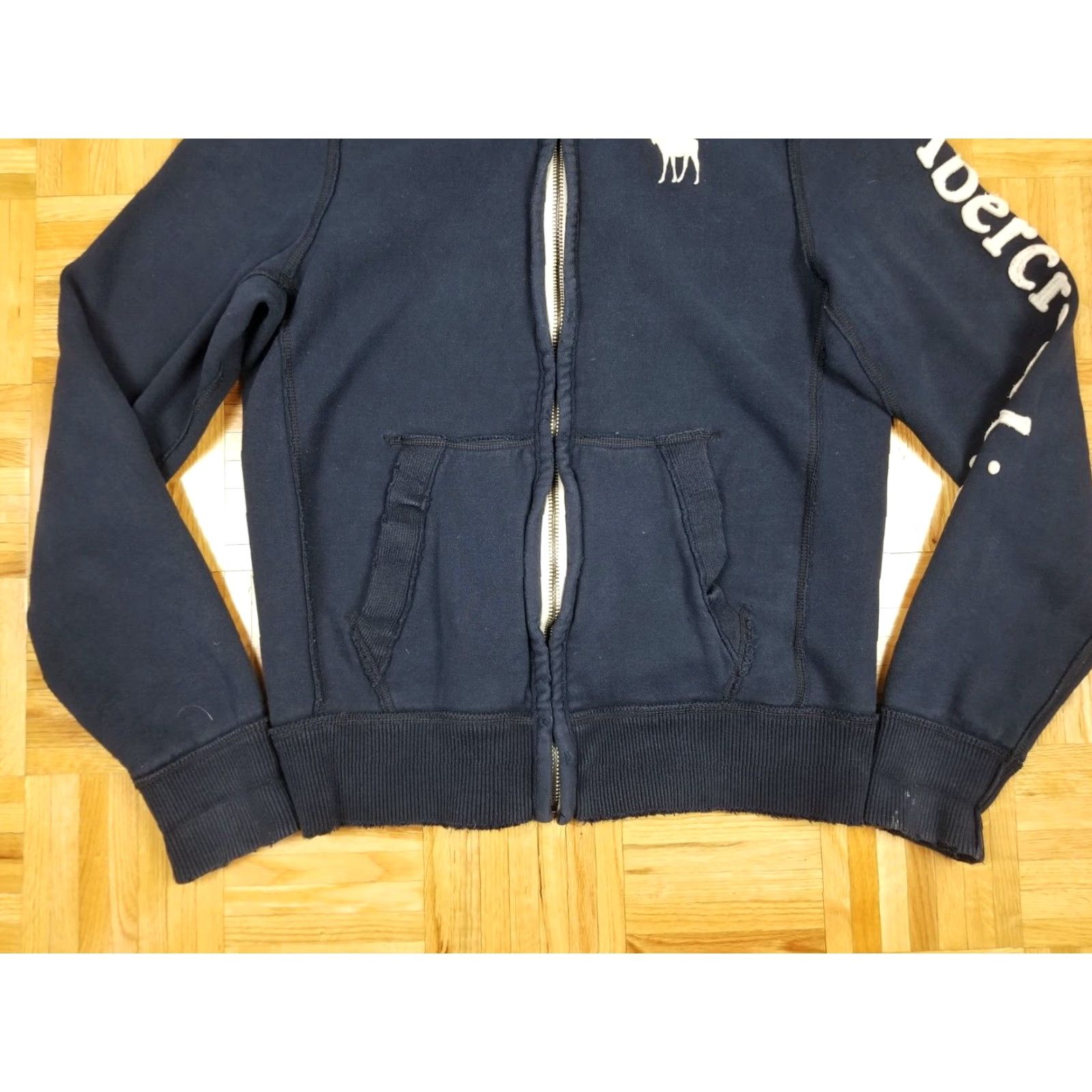 Abercrombie & Fitch VINTAGE Abercrombie & Fitch FULL ZIP UP HOODIE Men's Large Shirt Adult Large Blue Striped USA Retro Concert Rock Bathroom? Size US L / EU 52-54 / 3 - 4 Thumbnail