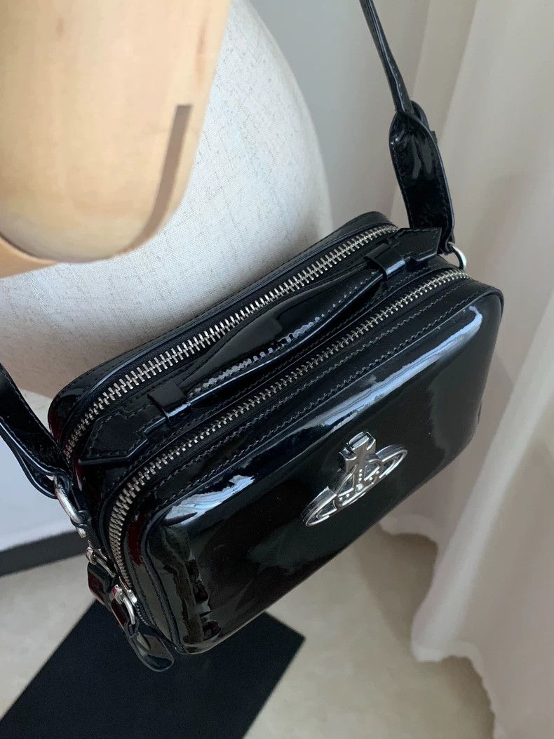 Vivienne Westwood Vivienne Westwood size os Love Heart Crocodile Saturn Bag Size ONE SIZE - 7 Thumbnail