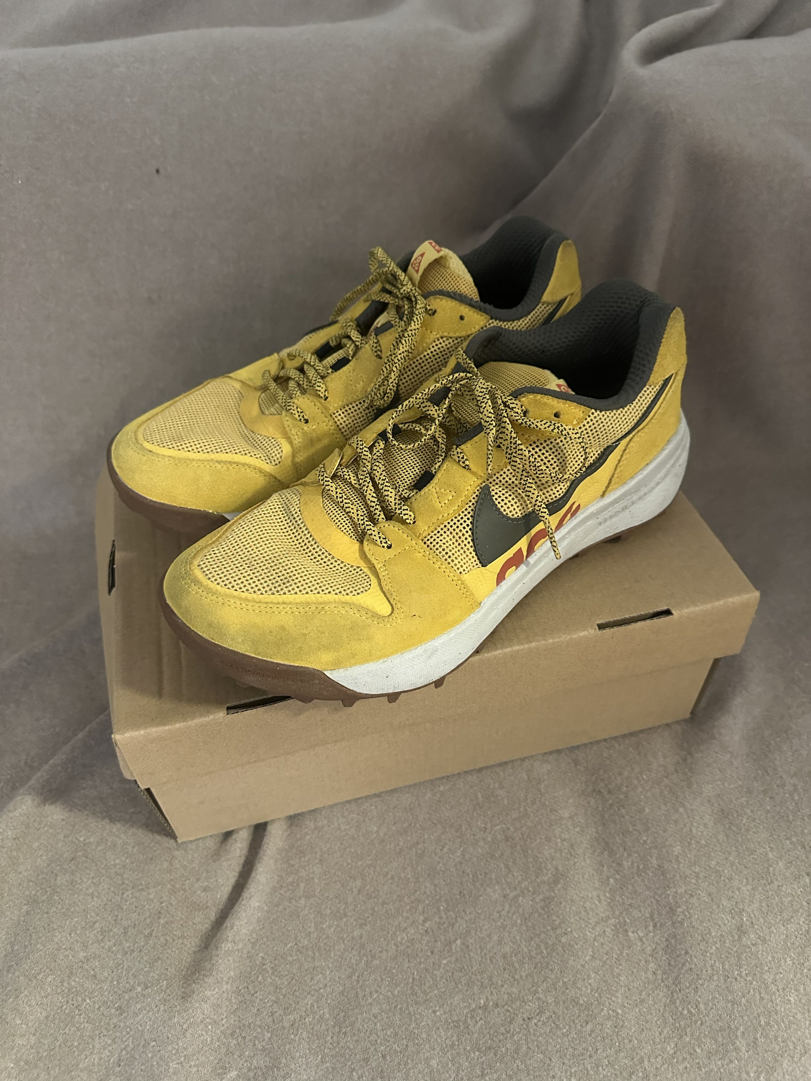 Nike ACG Nike ACG Lowcate Solar Flare *Good condition* Size US 10 / EU 43 - 1 Thumbnail