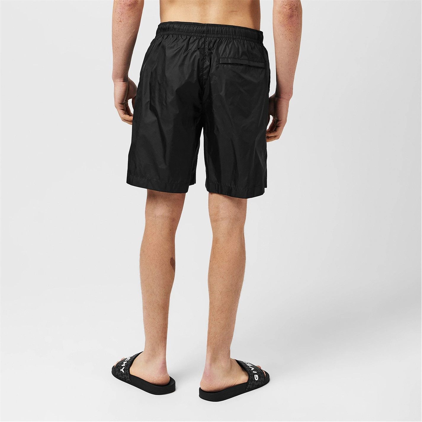 Givenchy o1g2r1mq0426 Swim Shorts in Black Size US 34 / EU 50 - 4 Thumbnail