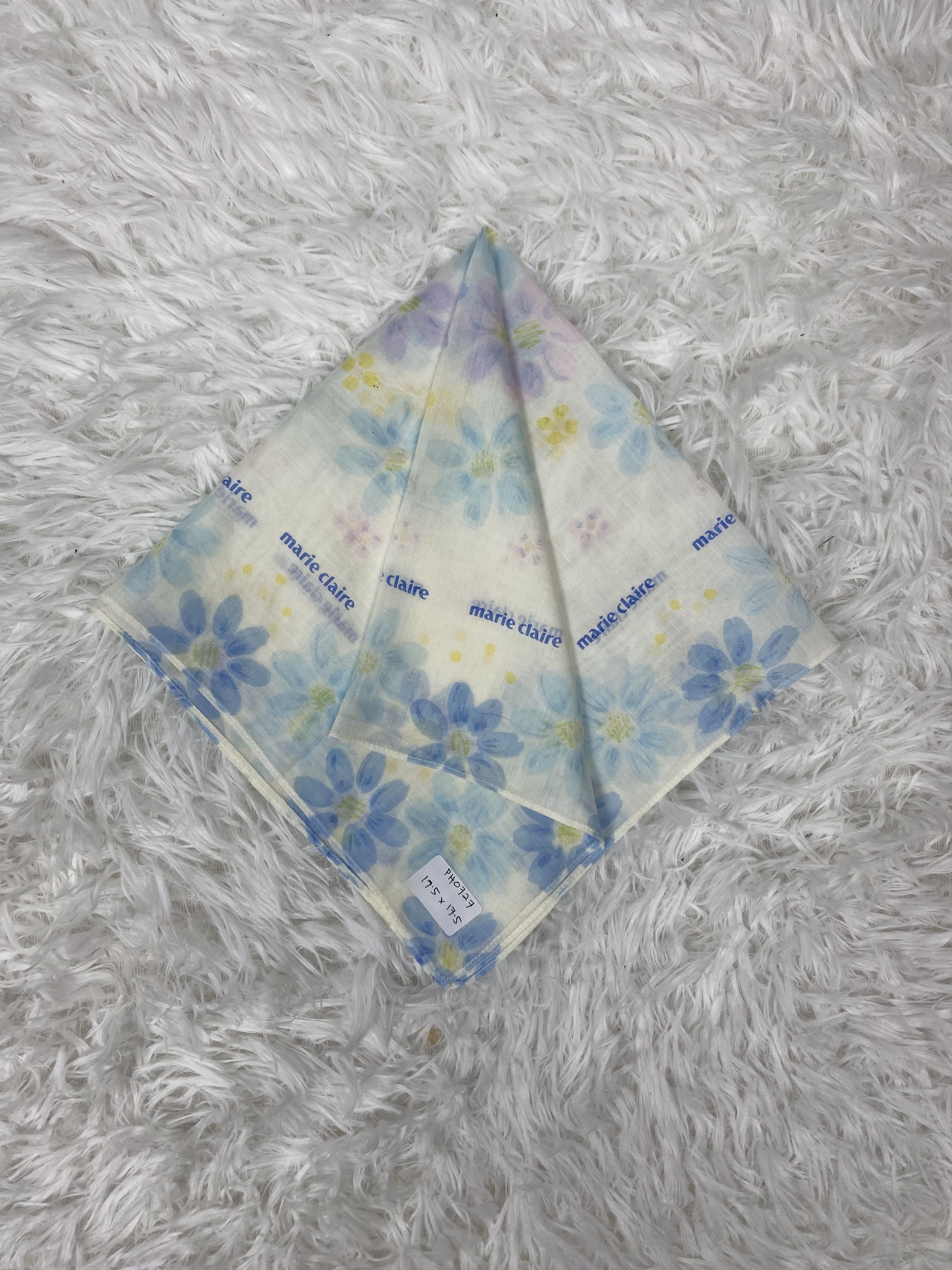 Designer × Vintage Vintage Marie Claire Handkerchief Neckerchief PH0727 Size ONE SIZE - 1 Thumbnail