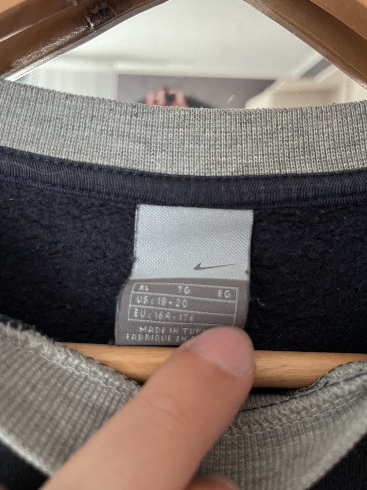 Nike Vintage NIKE Center Big Swoosh Embroidered Blue Sweatshirt Size US S / EU 44-46 / 1 - 6 Thumbnail