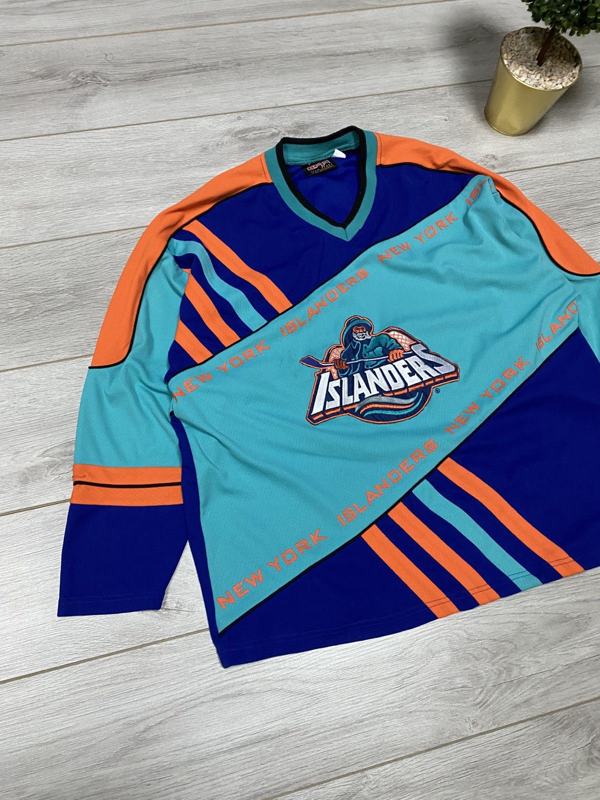 NHL Vintage Starter New York Islanders Hockey Jersey NHL Size US M / EU 48-50 / 2 - 4 Thumbnail