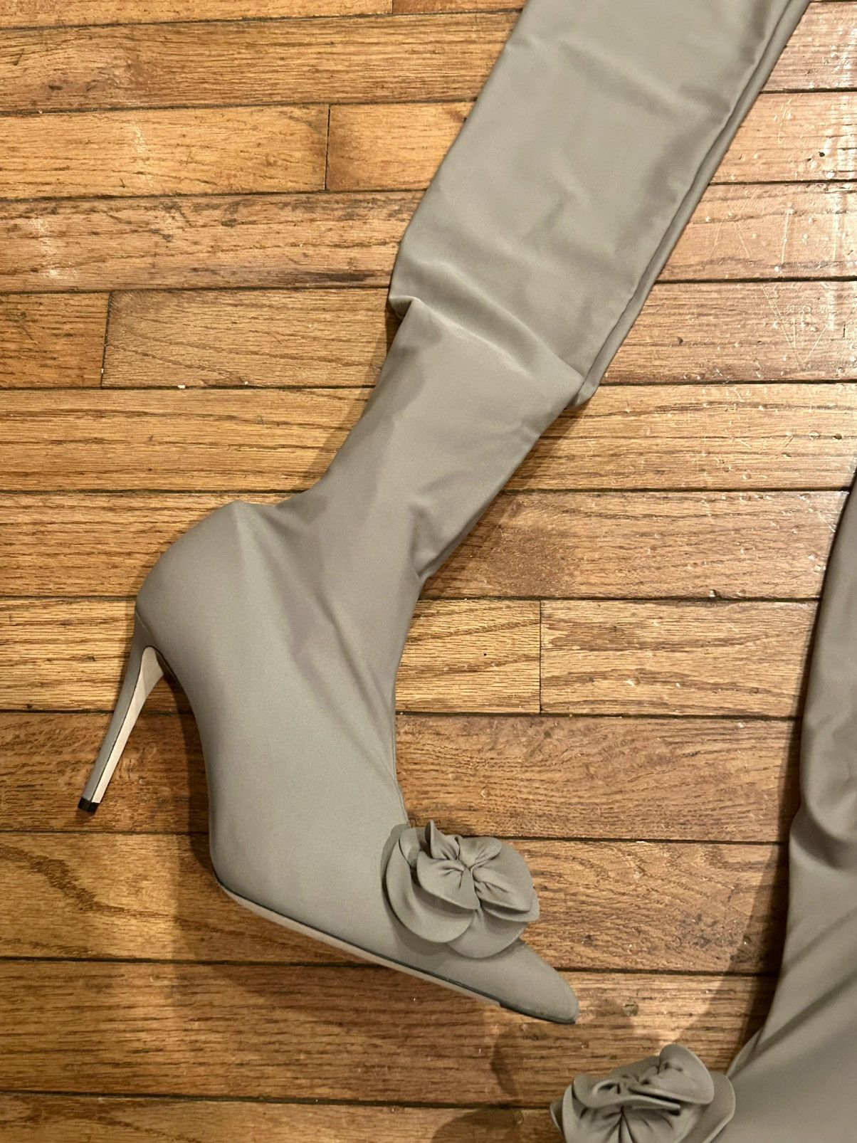 Victoria Beckham Victoria Beckham rose Appliqué Size US 10 / IT 40 - 10 Thumbnail
