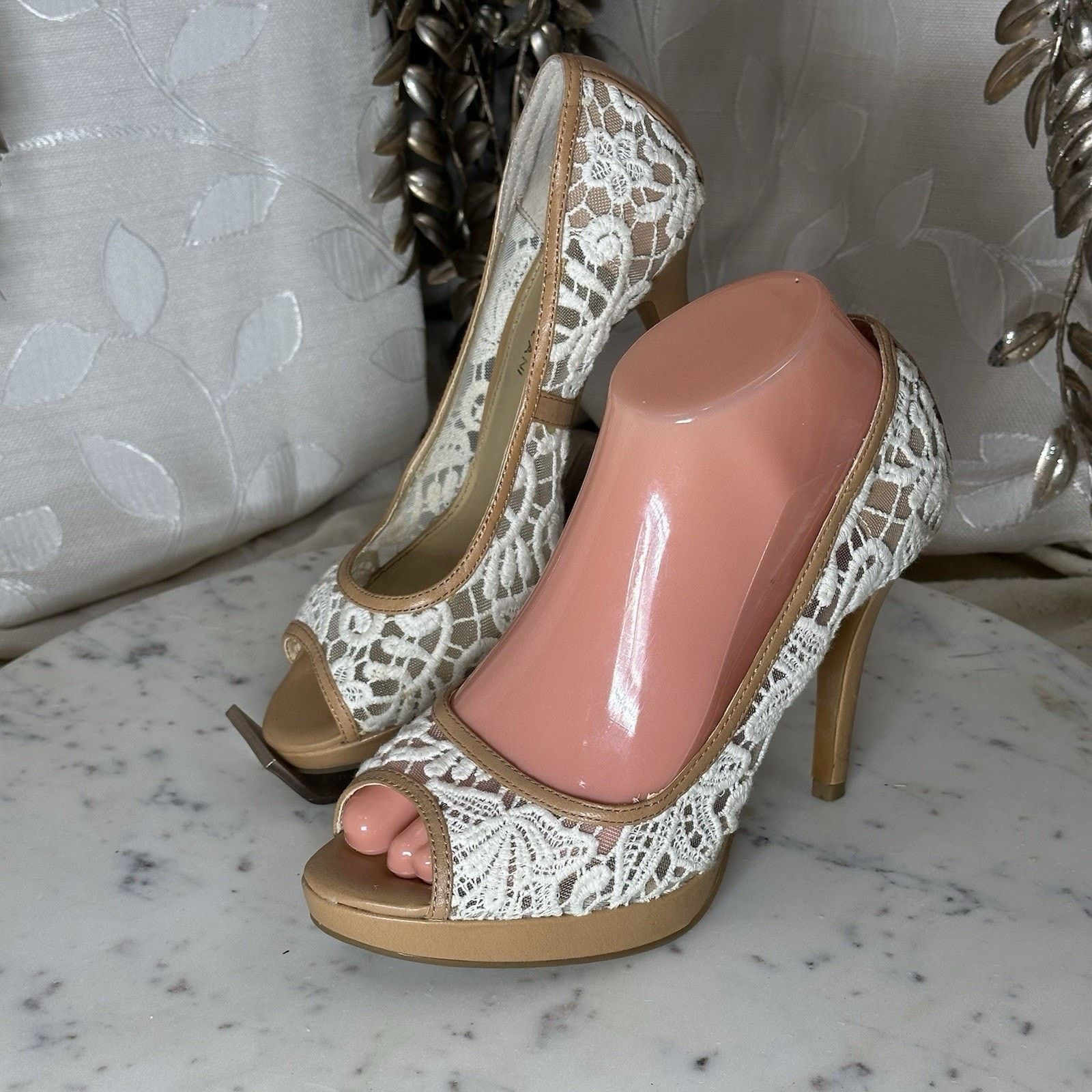 Other Antonio Melani 7.5 Cream Lace Peep-Toe Heels Bridal Boho Size US 7.5 / IT 37.5 - 5 Thumbnail