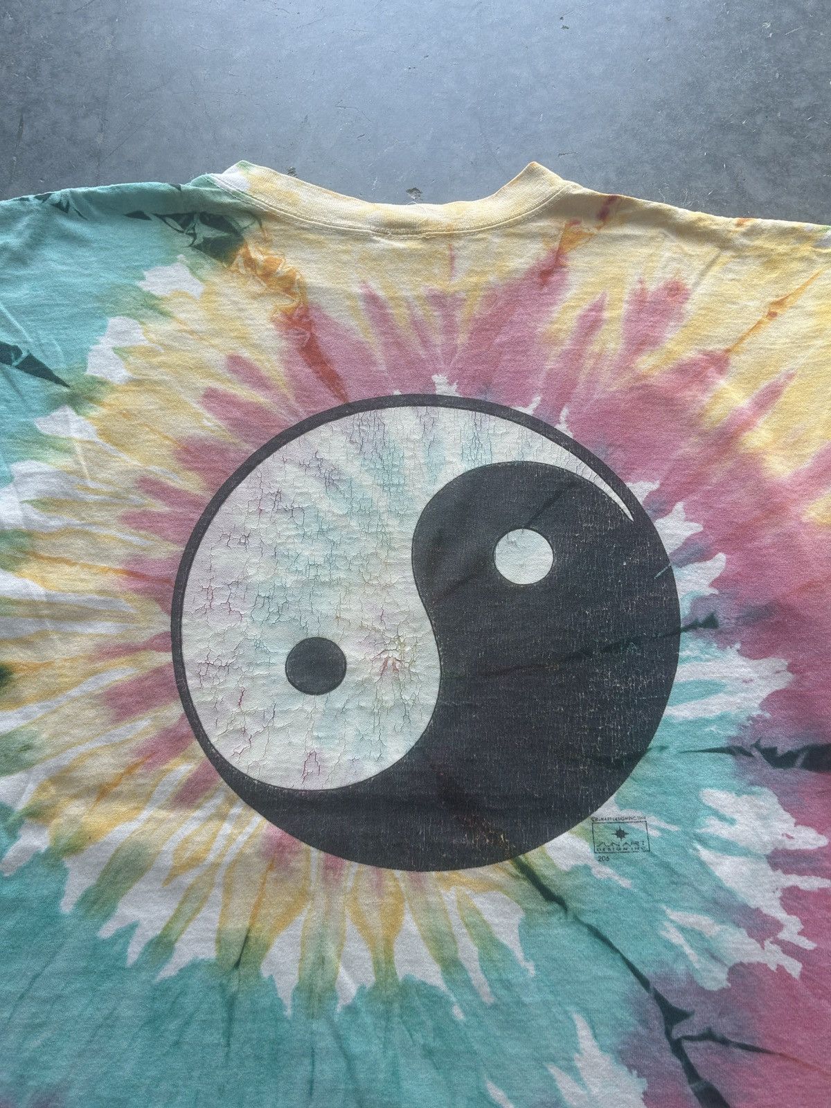 Vintage Vintage 90s Tie Dye Yin Yang Graphic Tee Size US XL / EU 56 / 4 - 1 Thumbnail