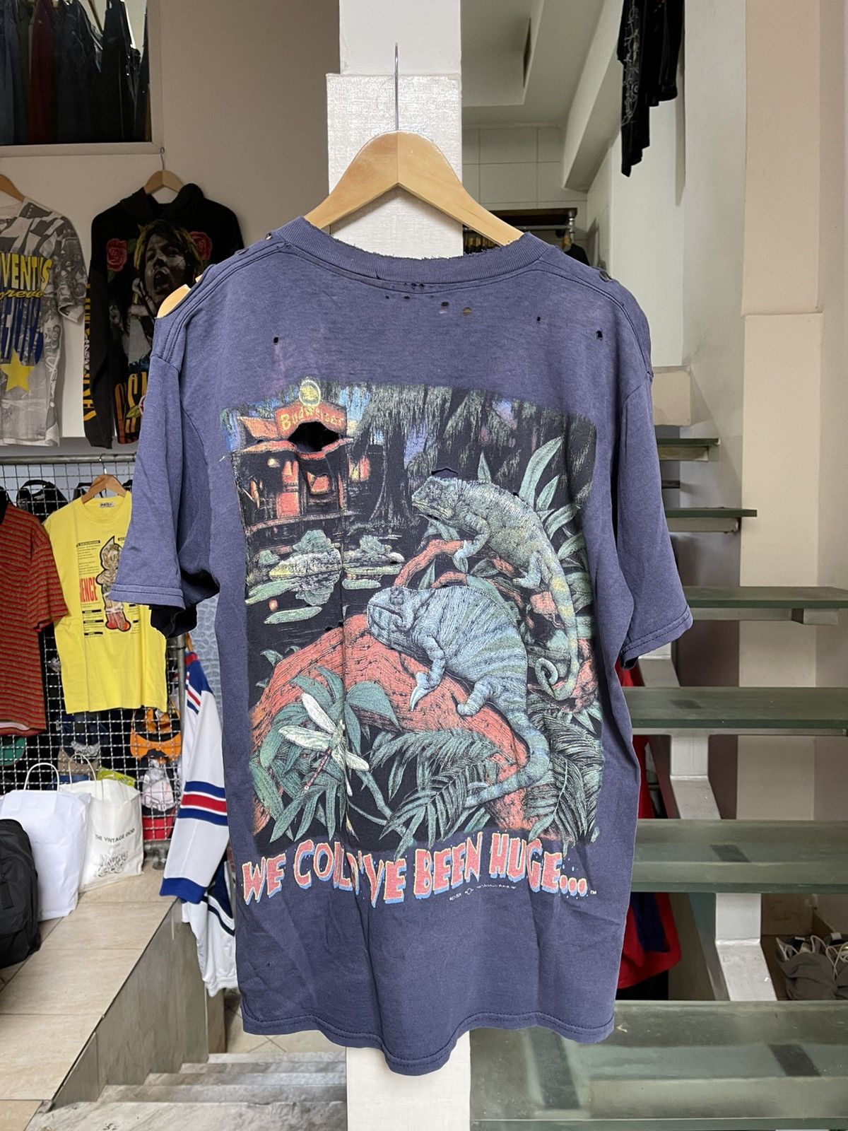 Budweiser × Vintage Vintage Budweiser Thrashed T Shirt 90s Size US L / EU 52-54 / 3 - 2 Thumbnail