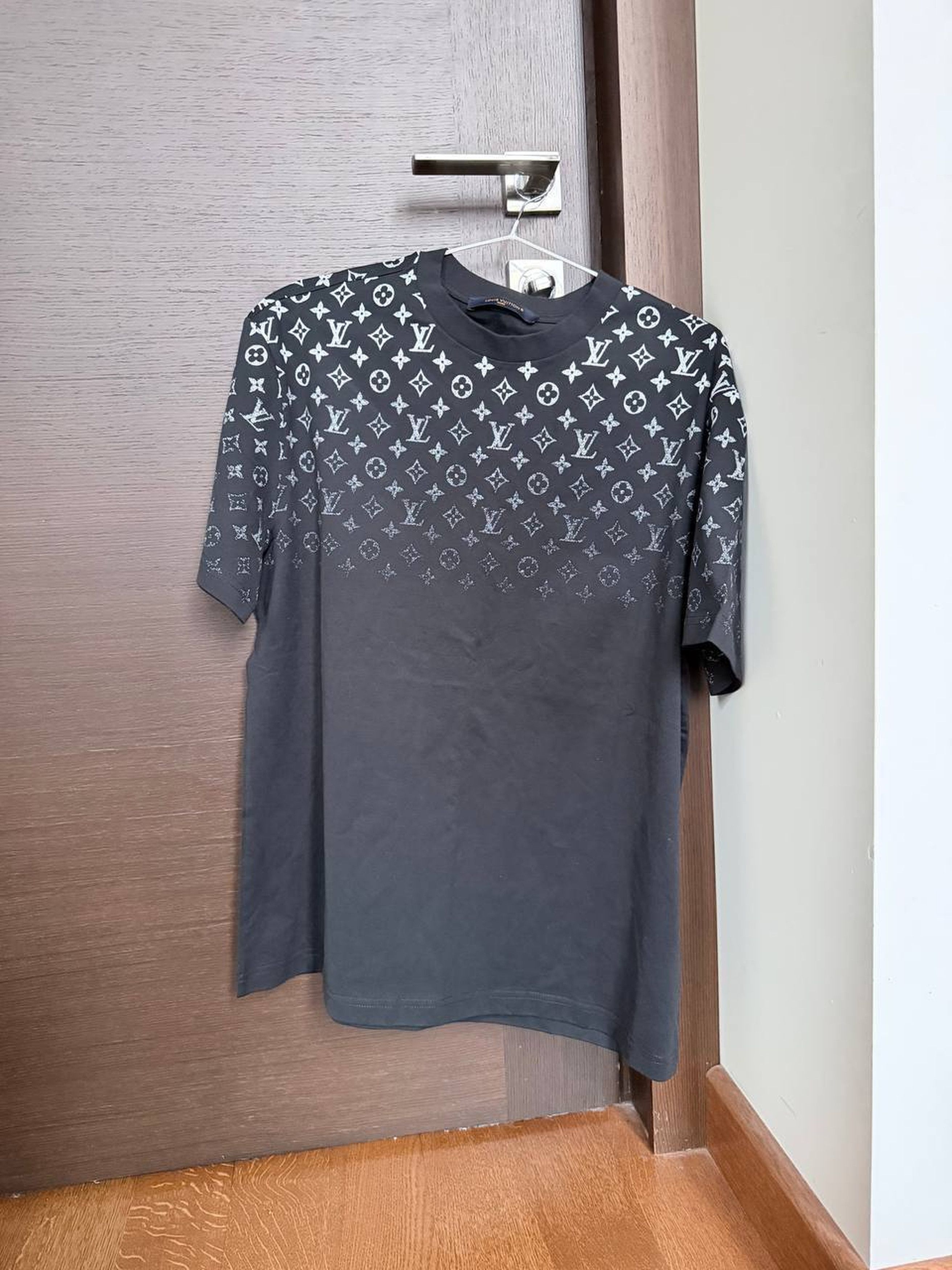 Louis Vuitton Louis Vuitton Monogram Gradient T Shirt Size US M / EU 48-50 / 2 - 1 Thumbnail