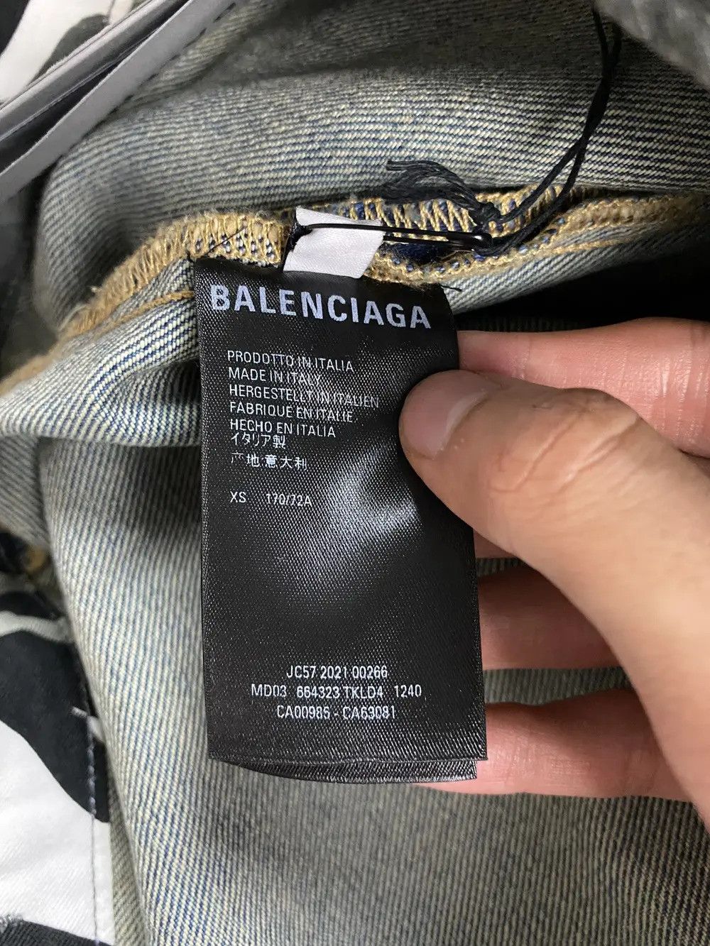 Balenciaga BALENCIAGA TROMPE LOEIL DESTROYED LAYERED SNOW CAMO SHORTS Size US 32 / EU 48 - 6 Thumbnail