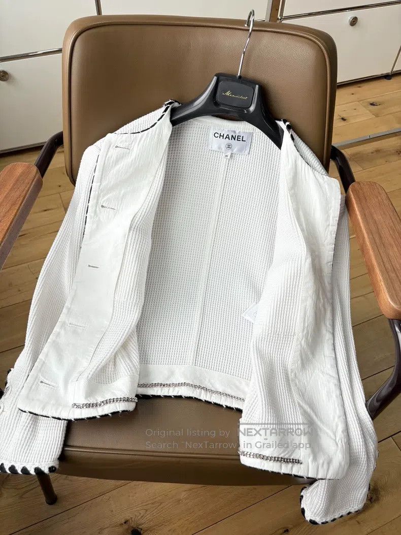 Chanel Chanel 21C popular white and black rolled-edged waffle coa Size XS / US 0-2 / IT 36-38 - 5 Thumbnail