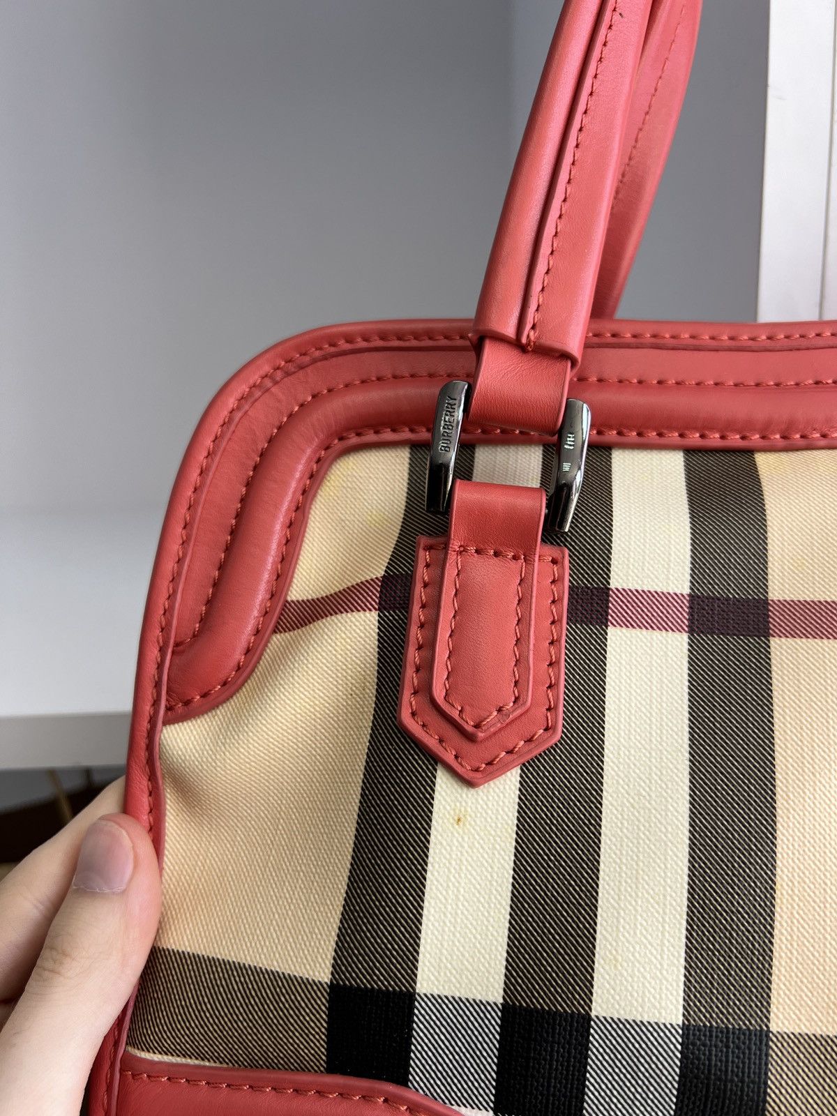 Burberry × Vintage Vintage Burberry Red Patent Leather Nova Check Tote Bag Size ONE SIZE - 19 Thumbnail
