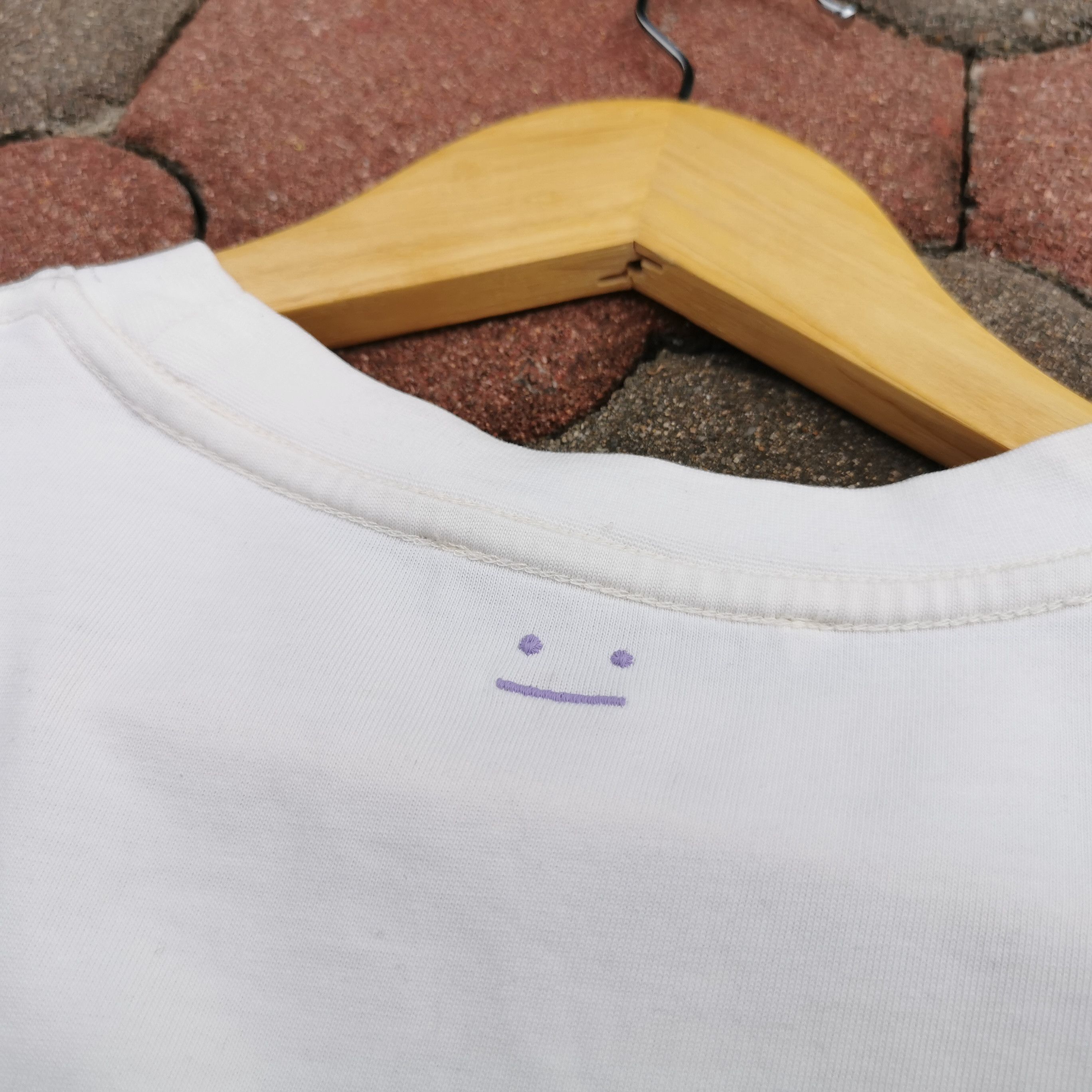 Designer Acne Studios Face Patch Crewneck Boxy Cut T-Shirt Size US S / EU 44-46 / 1 - 5 Thumbnail