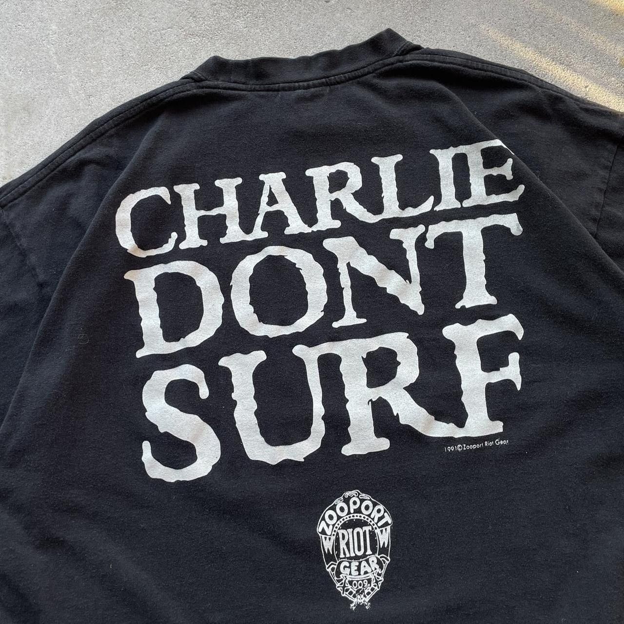 Vintage Vintage 90s Charles Manson Charlie Don’t Surf Tee Size US XL / EU 56 / 4 - 6 Thumbnail