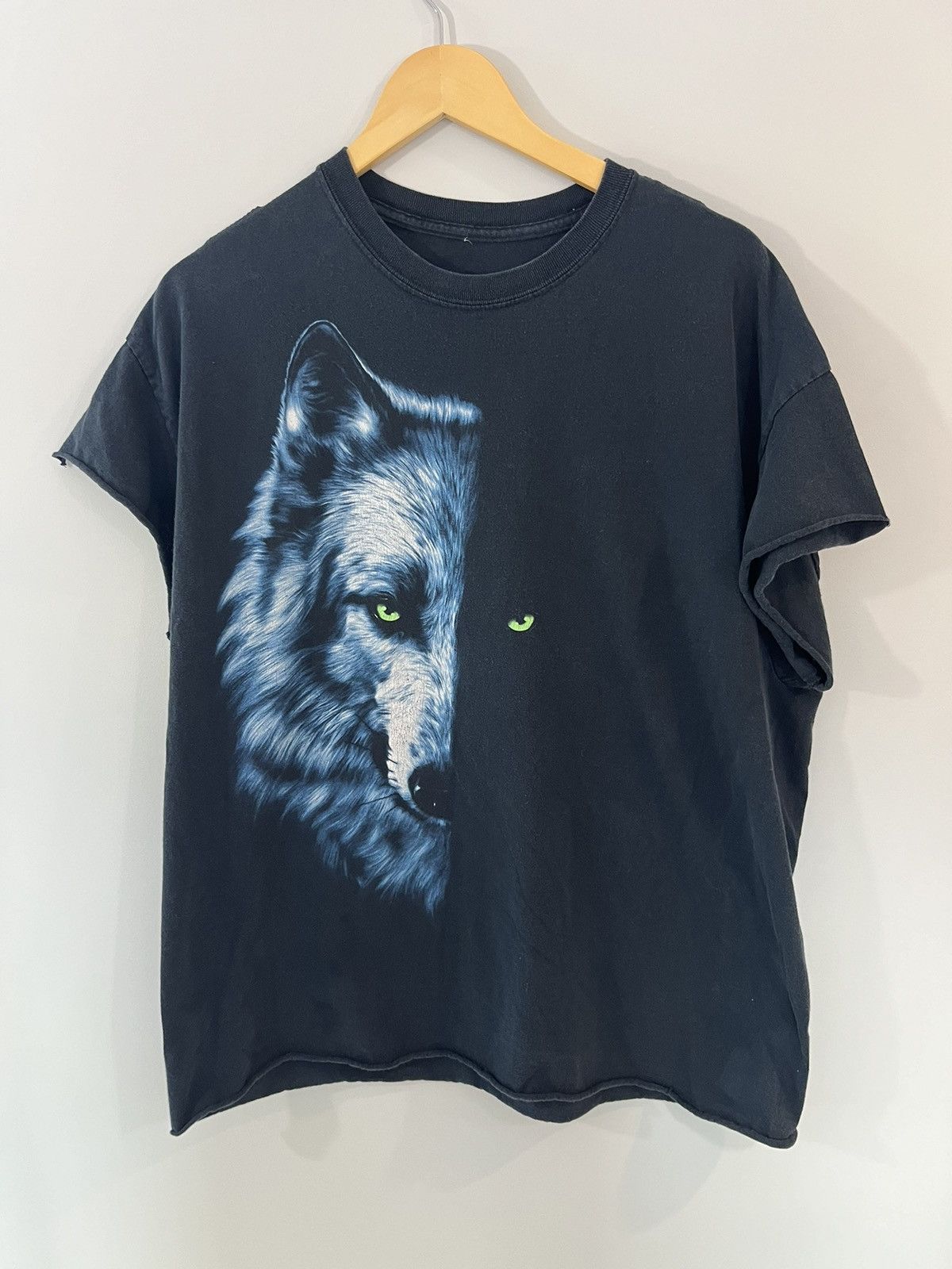 Vintage Vintage Wolf Graphic Faded Distressed Cut Off Tee Size US L / EU 52-54 / 3 - 1 Thumbnail