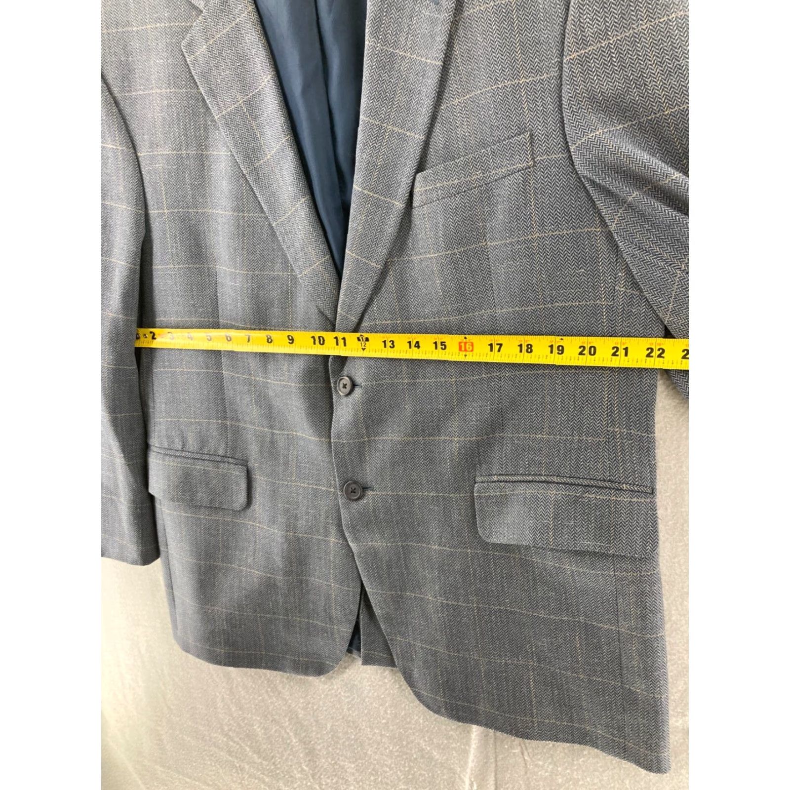 Jos. A. Bank VINTAGE Jos. A. Bank Blazer Mens 44S Grey Herringbone Silk Wool Blend 2 Piece 2-Button Front 44 Chest Regular Mens Blazer Grey Vintage 90s Size 44R - 2 Thumbnail