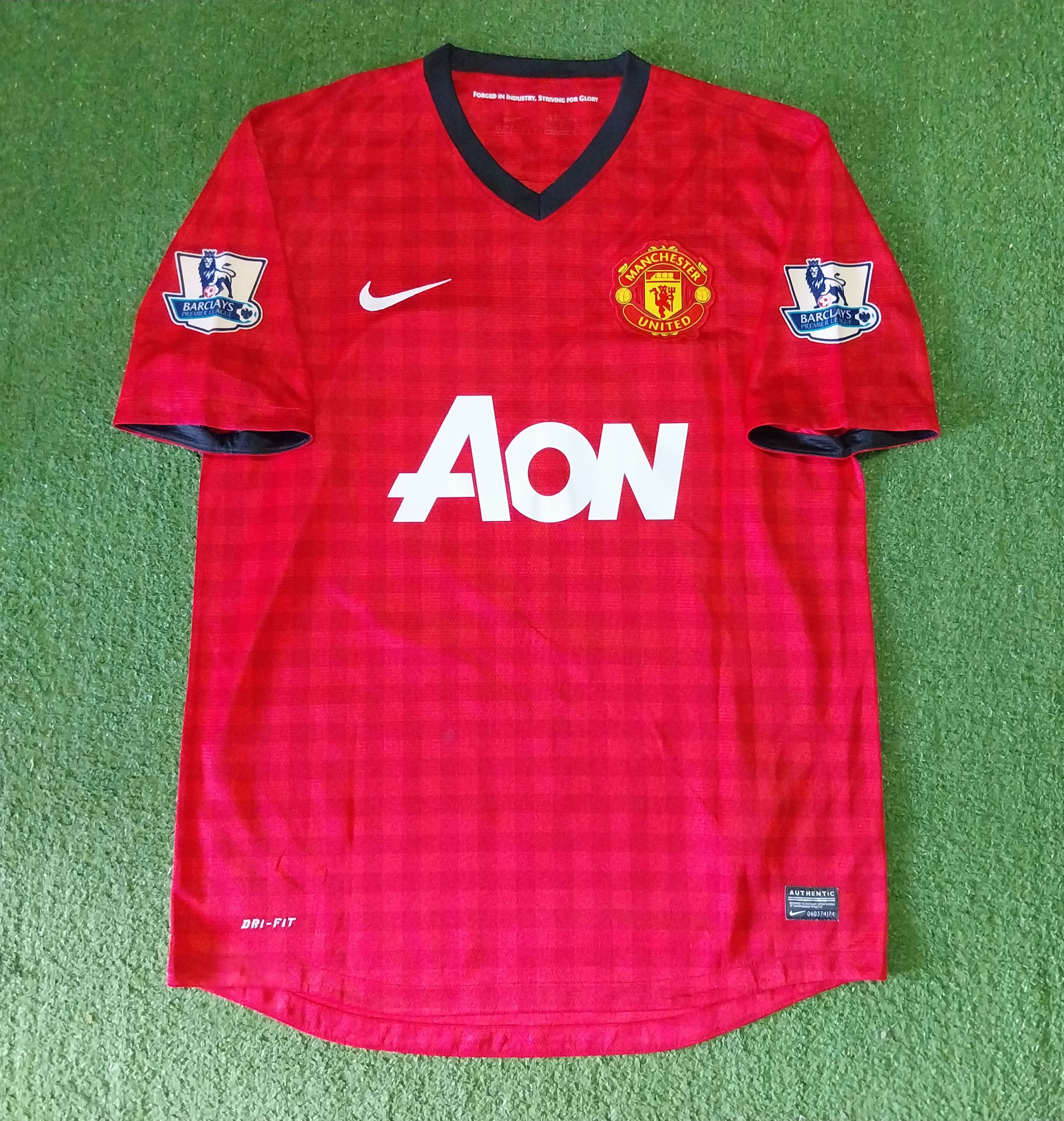 Nike Manchester united home 2012 robin van persie jersey football Size US M / EU 48-50 / 2 - 1 Thumbnail