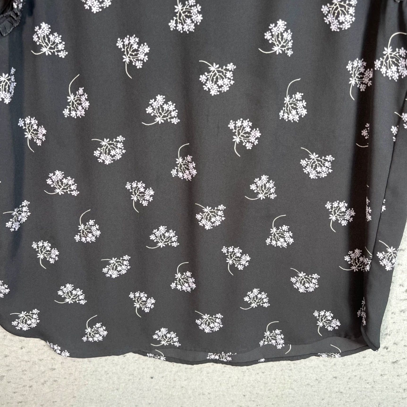 Loft Loft Blouse Small Black Floral Sleeveless Polyester Ruffle Trim Lightweight Size S / US 4 / IT 40 - 7 Thumbnail