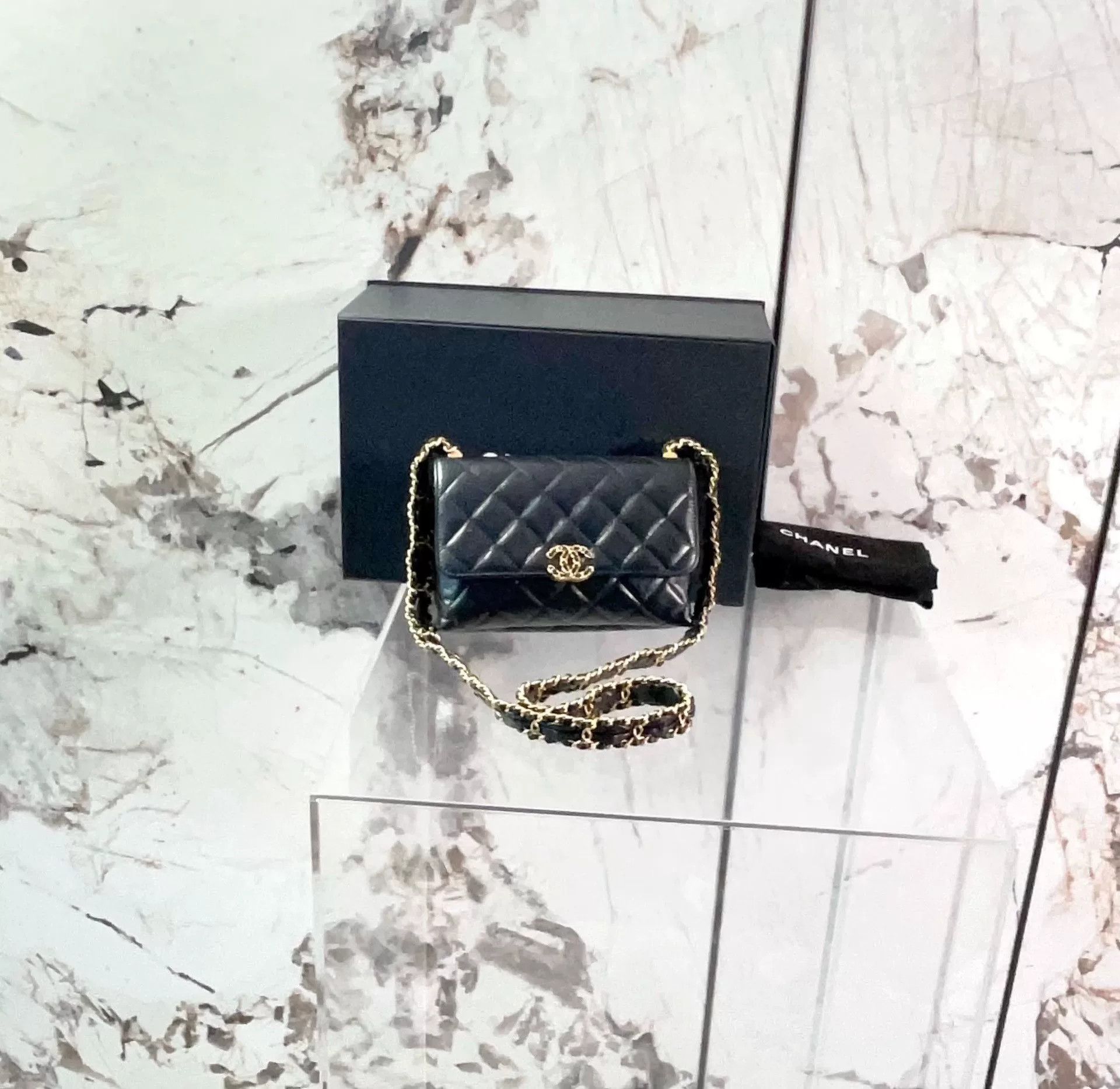 Chanel Pre-loved Bag Very good condition Size ONE SIZE - 1 Thumbnail