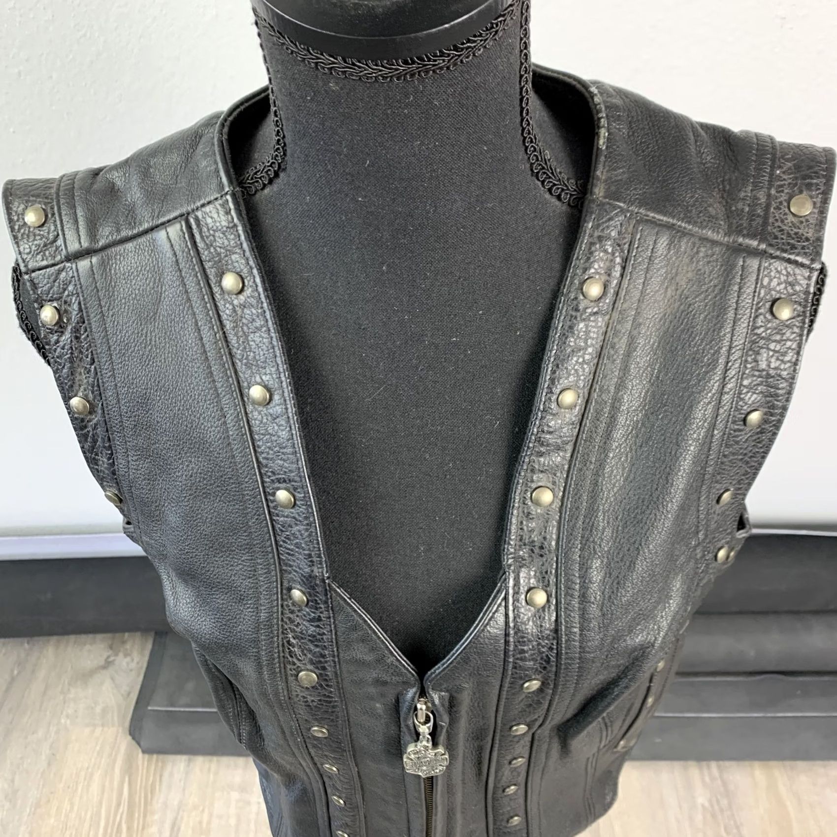 Harley Davidson VINTAGE Harley-Davidson Women's Leather Studded Fringe Vest Biker Jacket Size L / US 10 / IT 46 - 2 Thumbnail