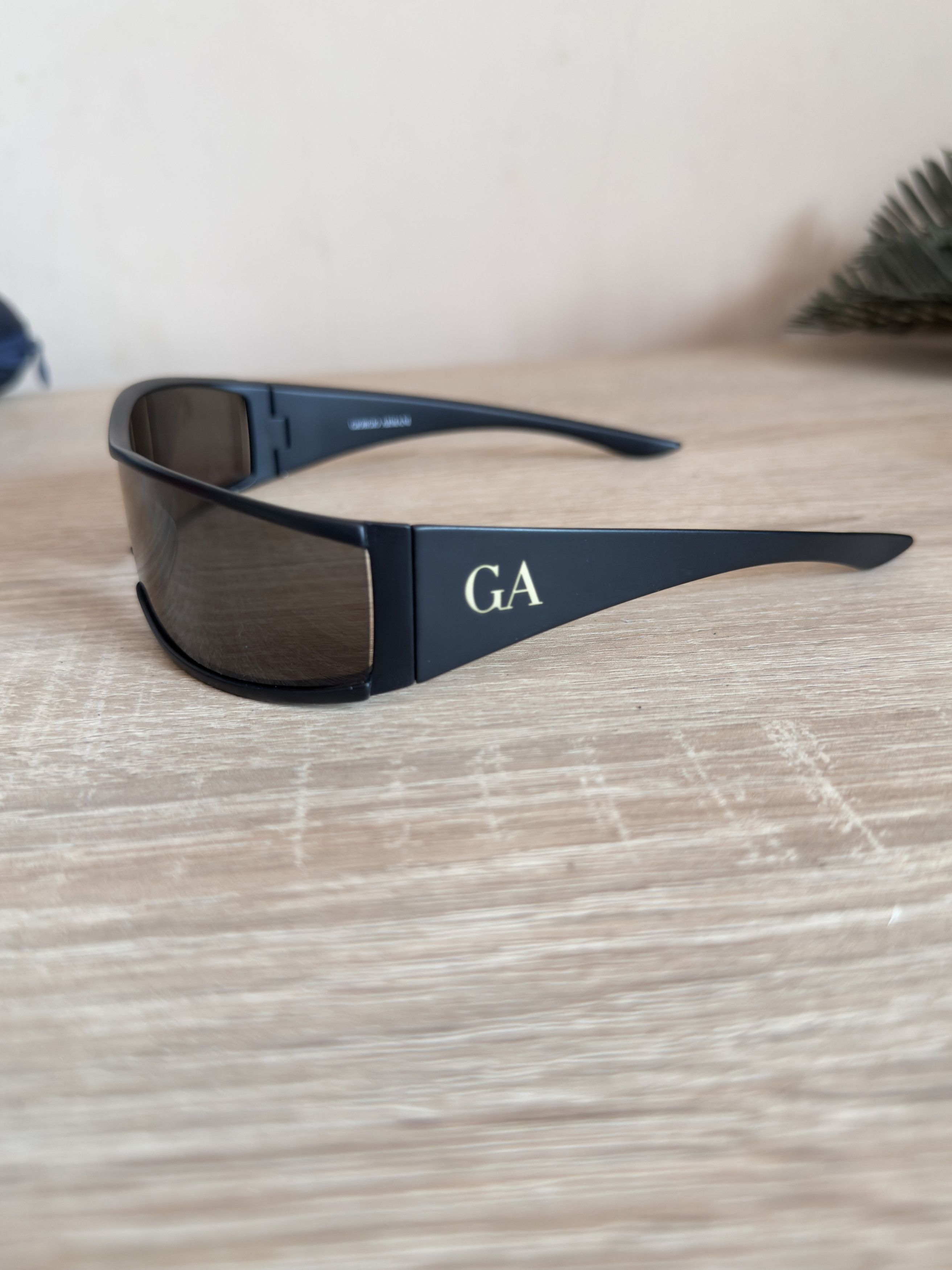 Giorgio Armani Black sunglasses tight mask giorgio Armani rare Size ONE SIZE - 4 Thumbnail