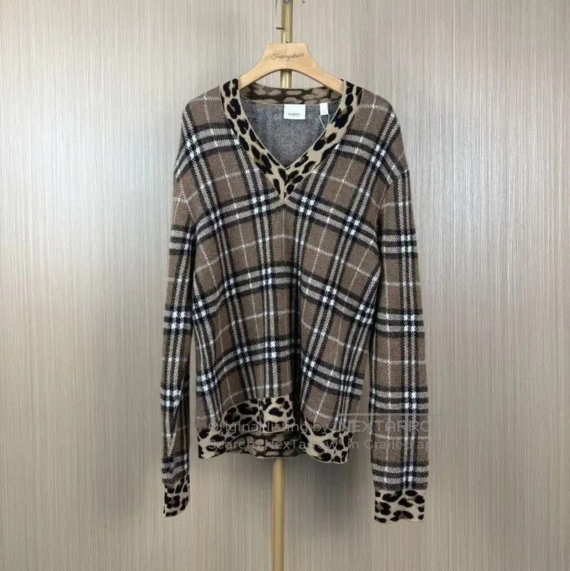 Burberry Burberry Color Block Cashmere Sweater for Women. Size S / US 4 / IT 40 - 1 Thumbnail