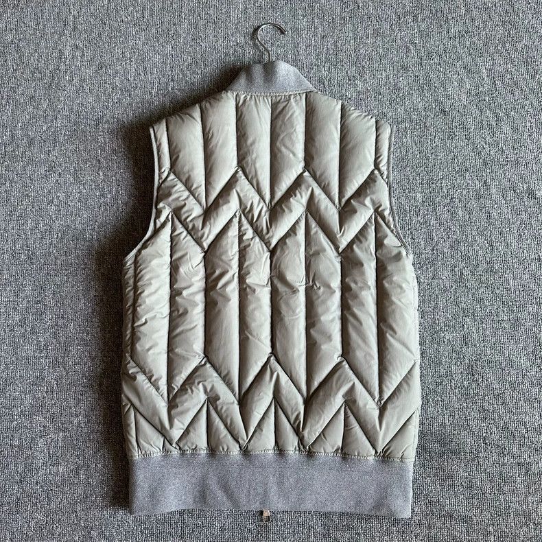 Louis Vuitton Louis Vuitton Silver-grey down jacket vest 2502-Nextarrow Size 46R - 5 Thumbnail