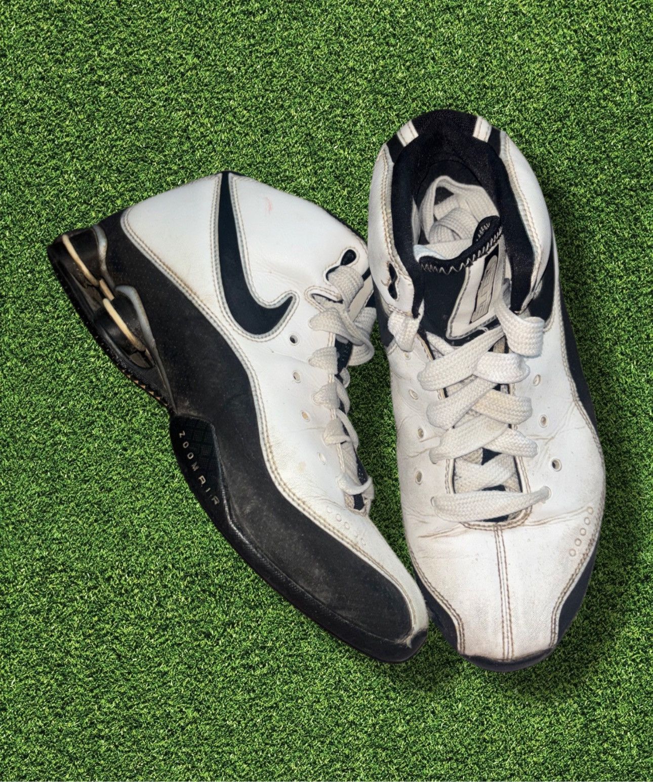 Nike 2004 Nike Flight Size US 9 / EU 42 - 2 Thumbnail