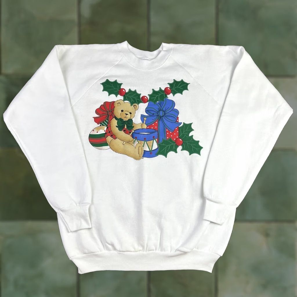 Fruit Of The Loom VINTAGE Christmas Bear Raglan Crewneck Sweatshirt XL Puff Print Made in USA Mens Sweatshirt Size US XL / EU 56 / 4 - 1 Thumbnail